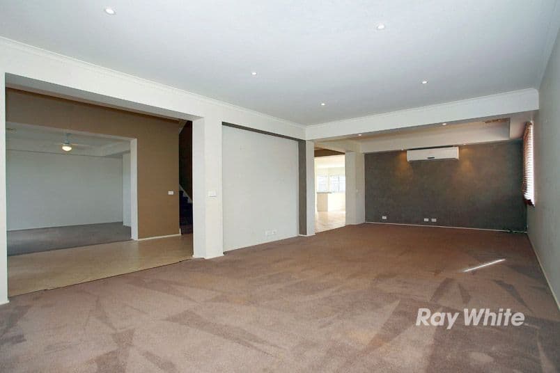 18 Silky Oak Drive, CRANBOURNE VIC 3977, Cranbourne - Thumbnail 2