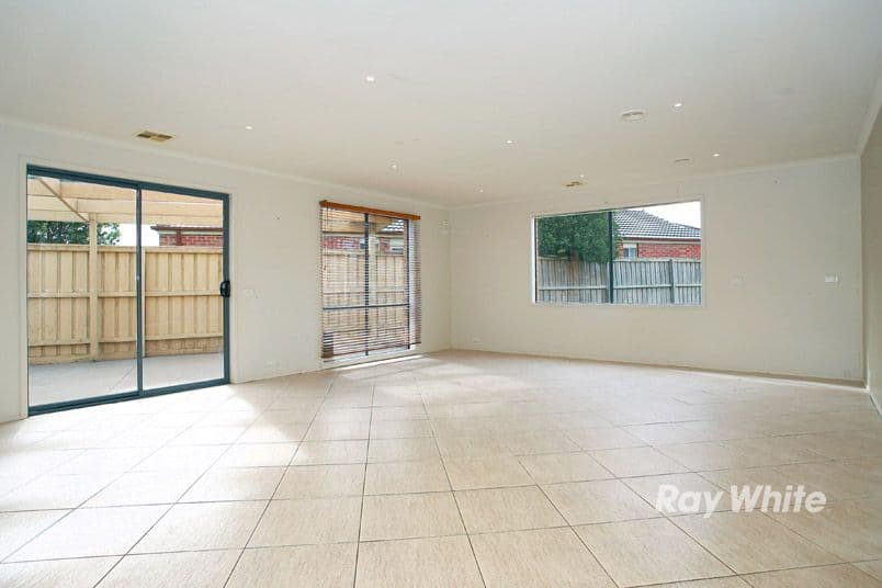 18 Silky Oak Drive, CRANBOURNE VIC 3977, Cranbourne - Thumbnail 4