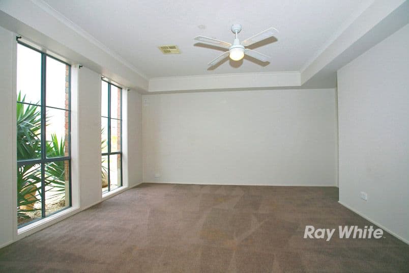 18 Silky Oak Drive, CRANBOURNE VIC 3977, Cranbourne - Thumbnail 6