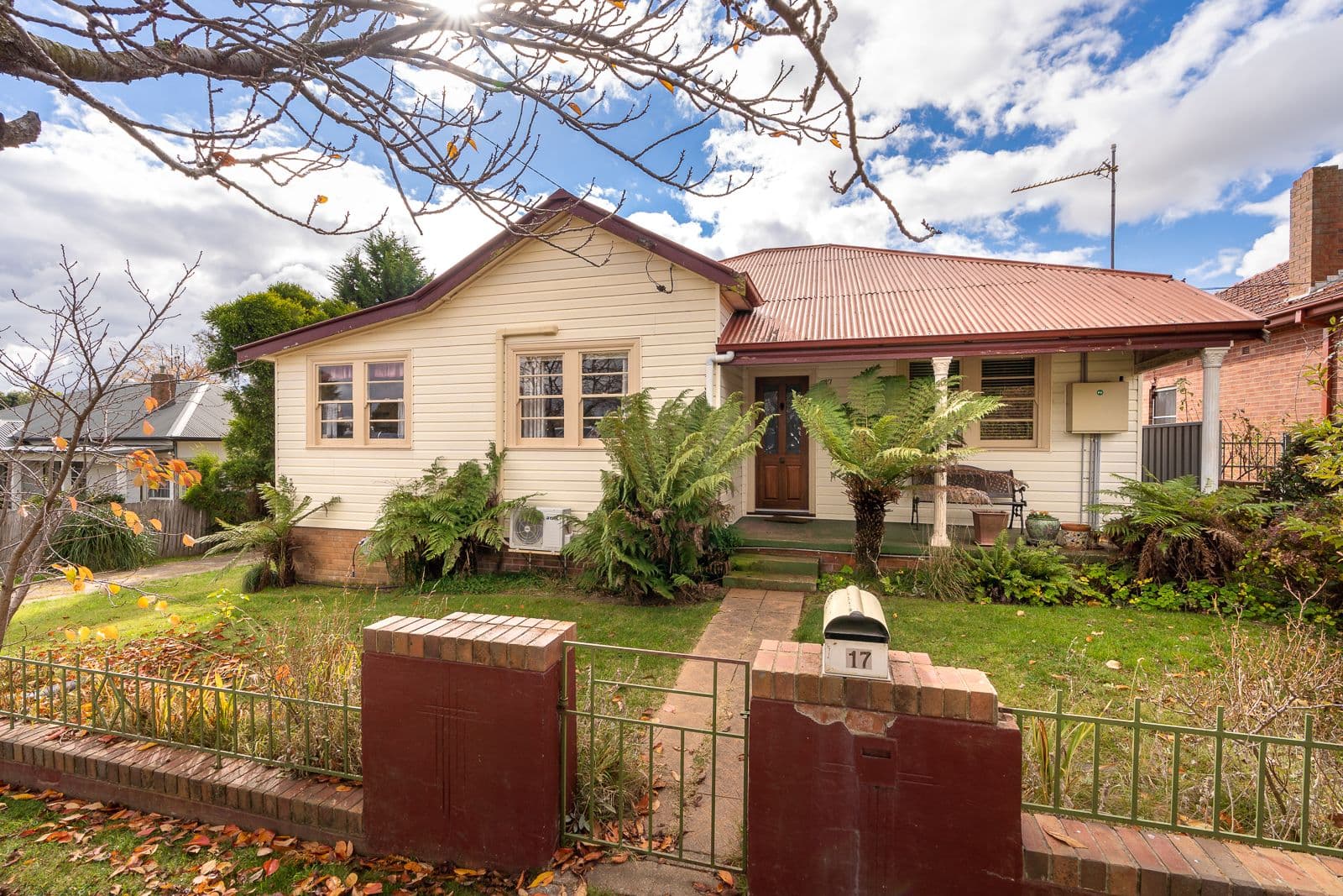 17 Carrington Avenue, Oberon NSW 2787, Oberon - Image 1