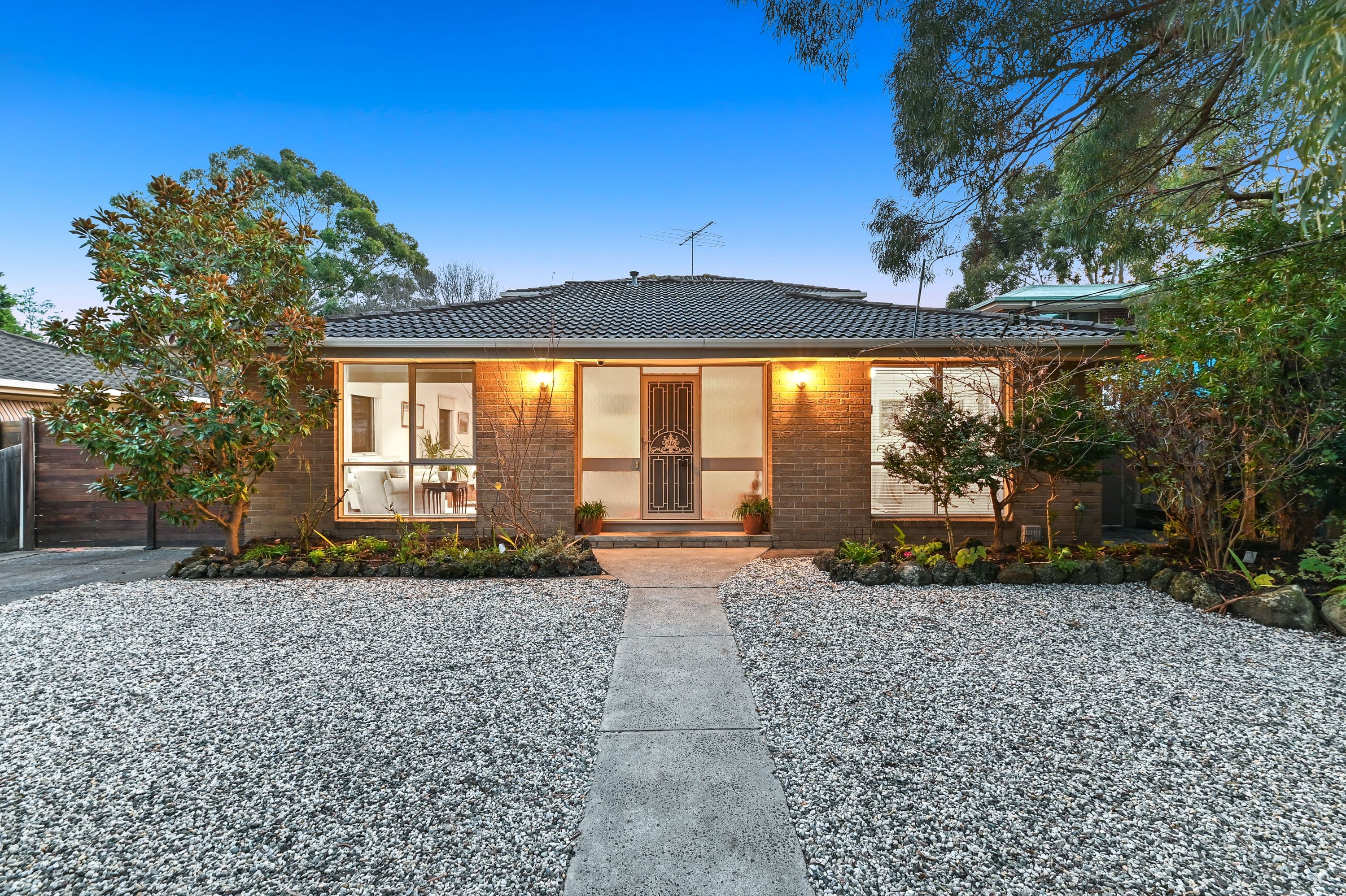 39 Camelot Drive, Glen Waverley VIC 3150, Glen Waverley - Thumbnail 2