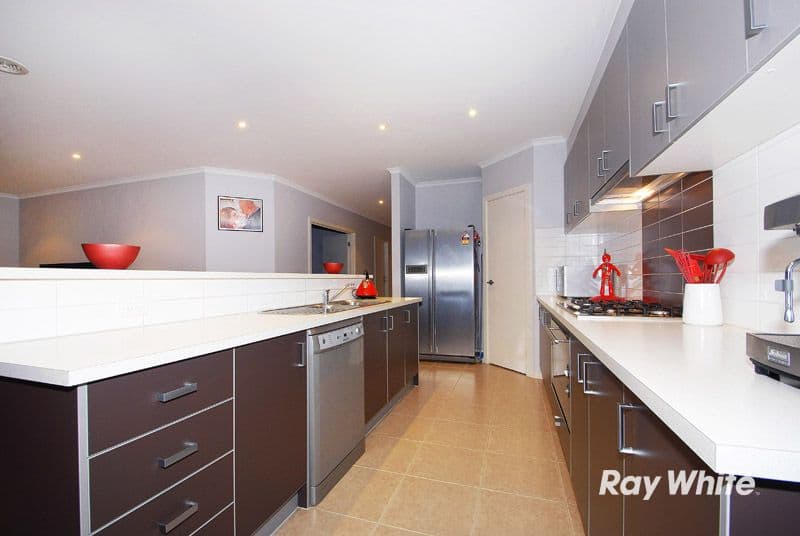 2 Dunferline Crescent, CRANBOURNE VIC 3977, Cranbourne - Thumbnail 2