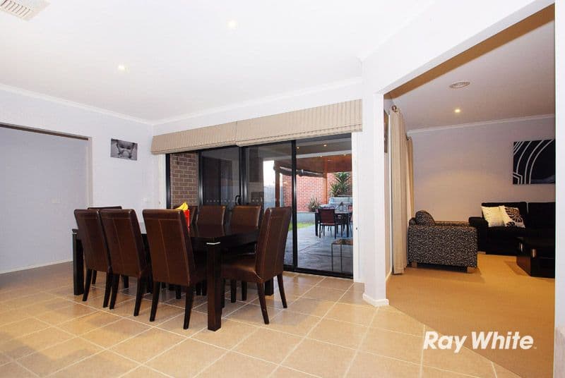 2 Dunferline Crescent, CRANBOURNE VIC 3977, Cranbourne - Thumbnail 3