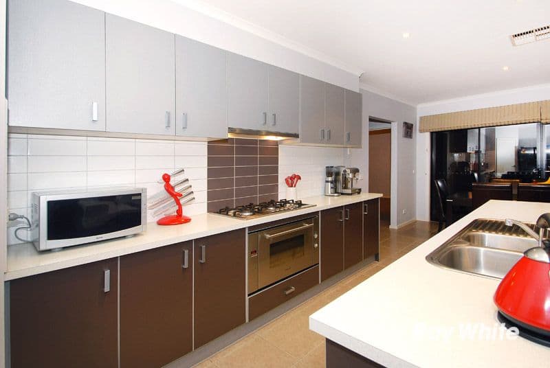 2 Dunferline Crescent, CRANBOURNE VIC 3977, Cranbourne - Thumbnail 4