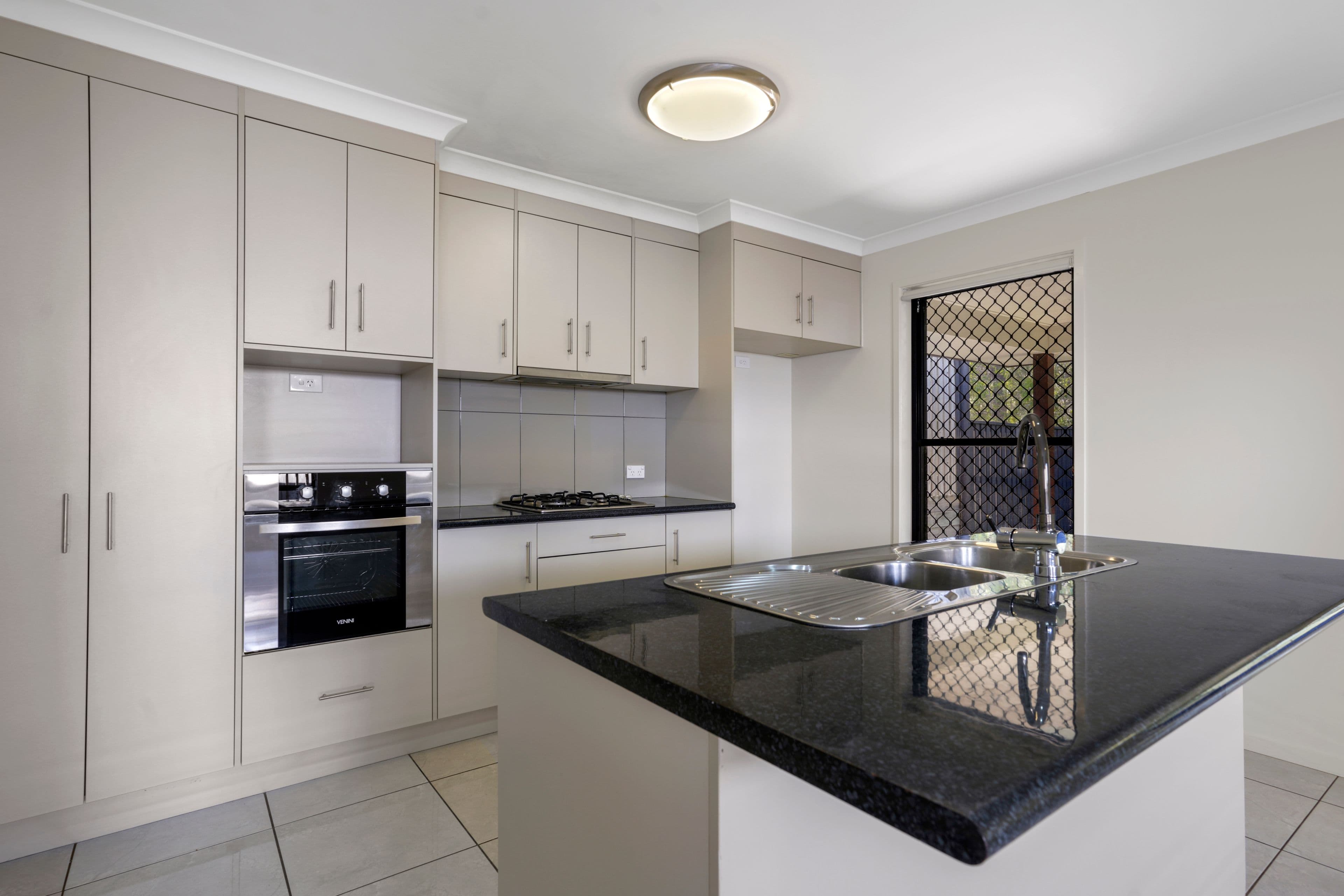 20 Sundowner Road, Clinton QLD 4680, Clinton - Thumbnail 2