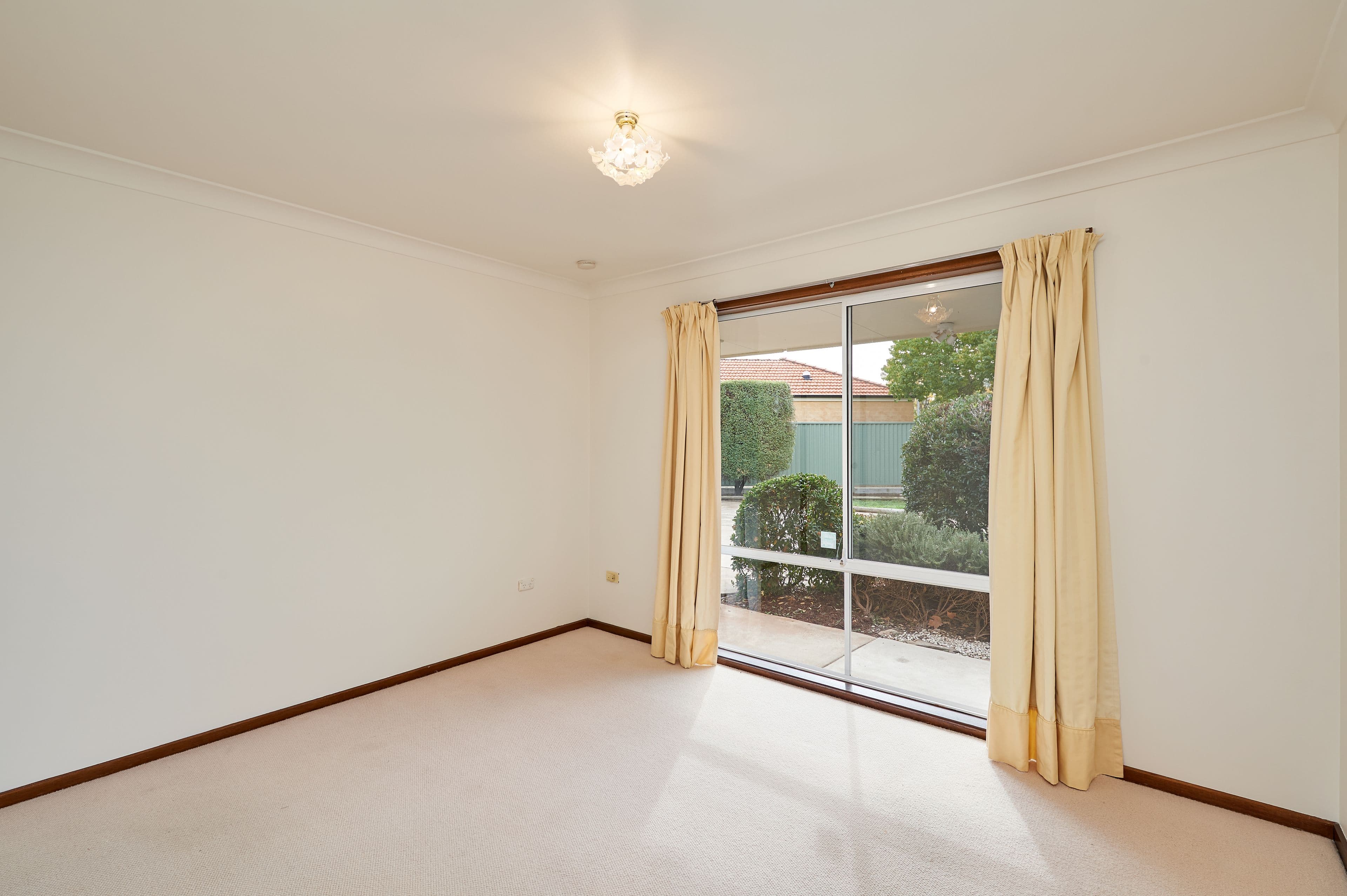 21 Incarnie Crescent, Wagga Wagga NSW 2650, Wagga Wagga - Thumbnail 2