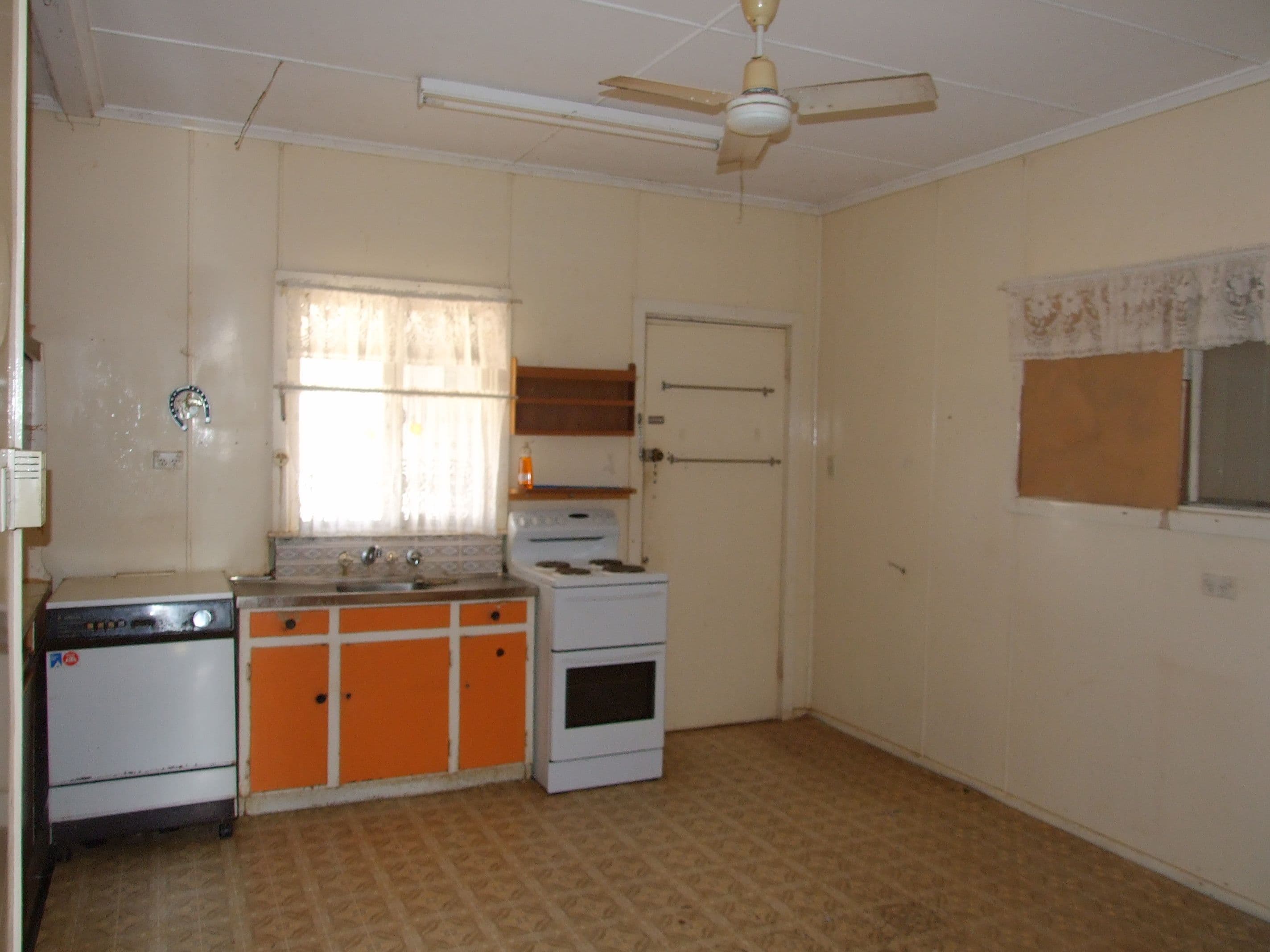 159 Cassowary Street, Longreach QLD 4730, Longreach - Thumbnail 3