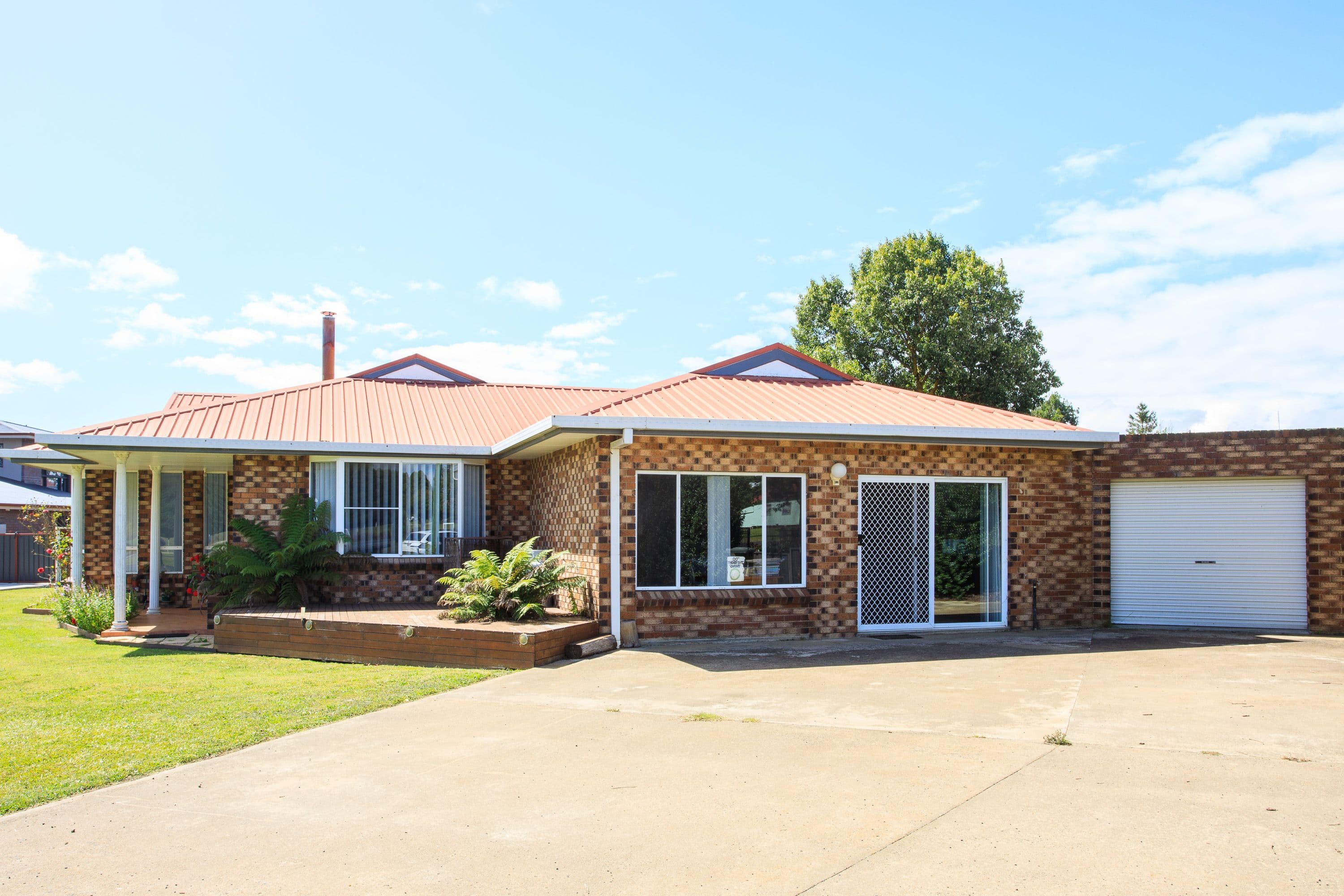 27 Nincoola Street, Guyra NSW 2365, Guyra - Image 1