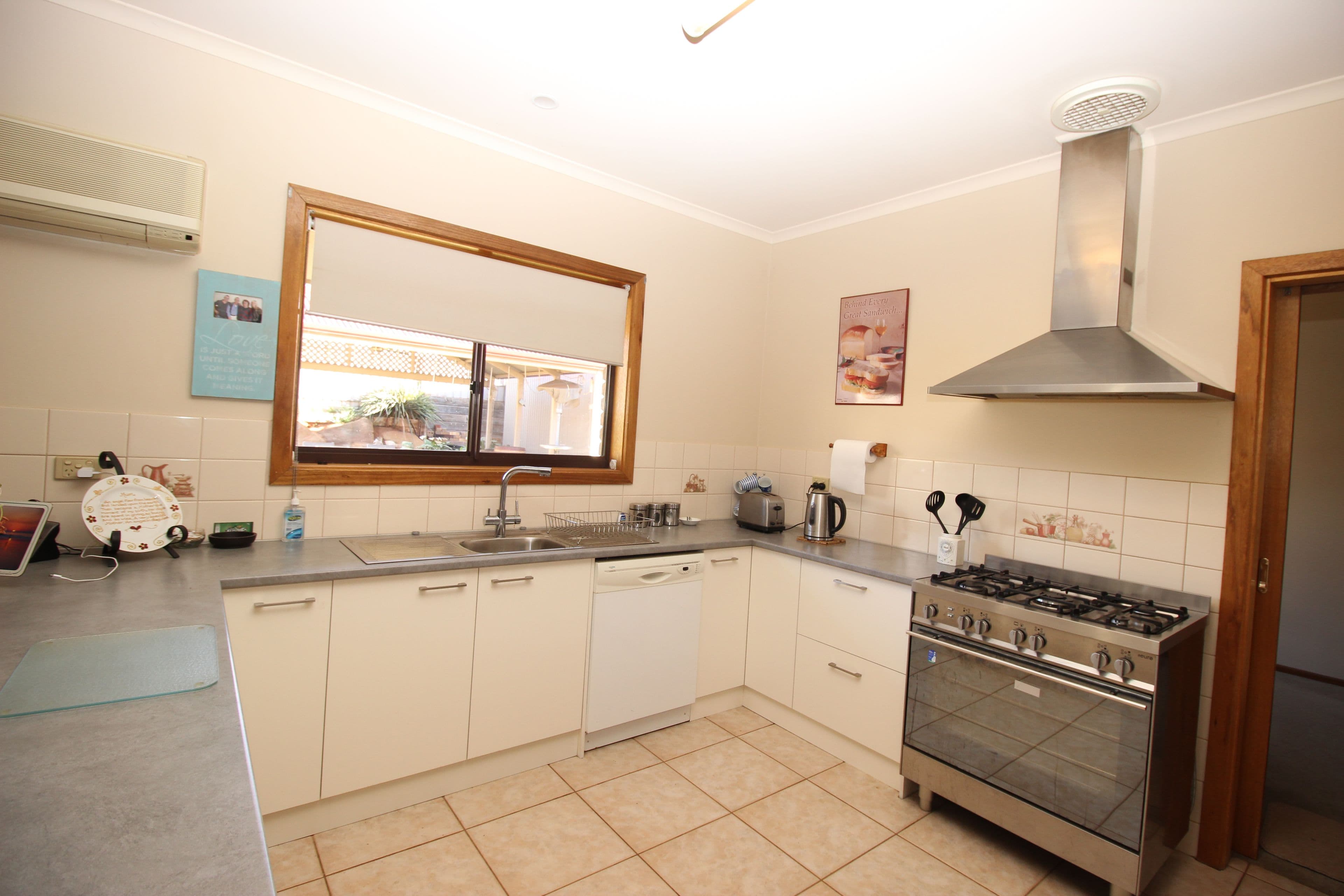 8 Edwards Crescent, Waikerie SA 5330, Waikerie - Thumbnail 3
