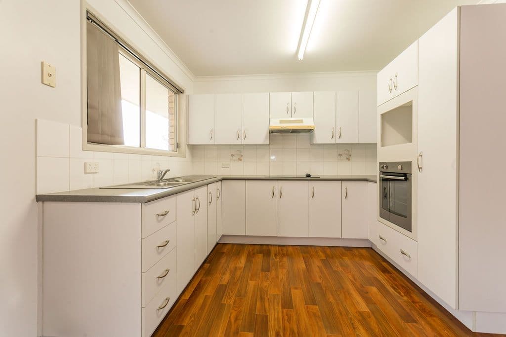 2 Barbara Court, Emerald QLD 4720, Emerald - Thumbnail 3