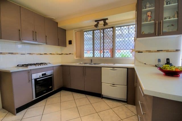 33 Allambie Road, EDENSOR PARK NSW 2176, Edensor Park - Thumbnail 2