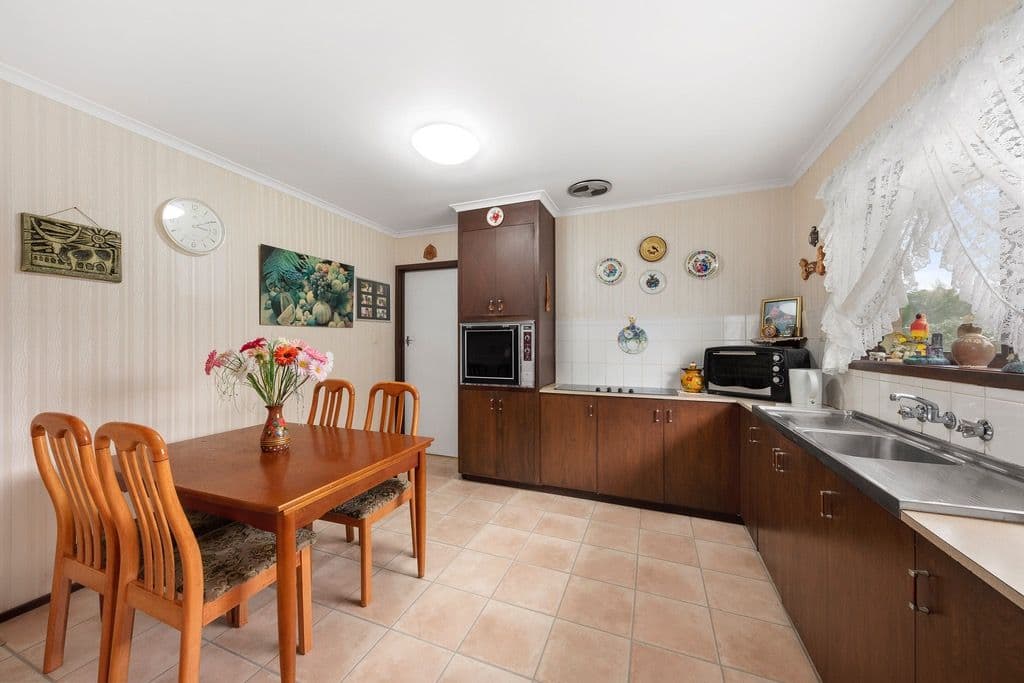 15 Piccadily Court, Kilsyth VIC 3137, Kilsyth - Thumbnail 2