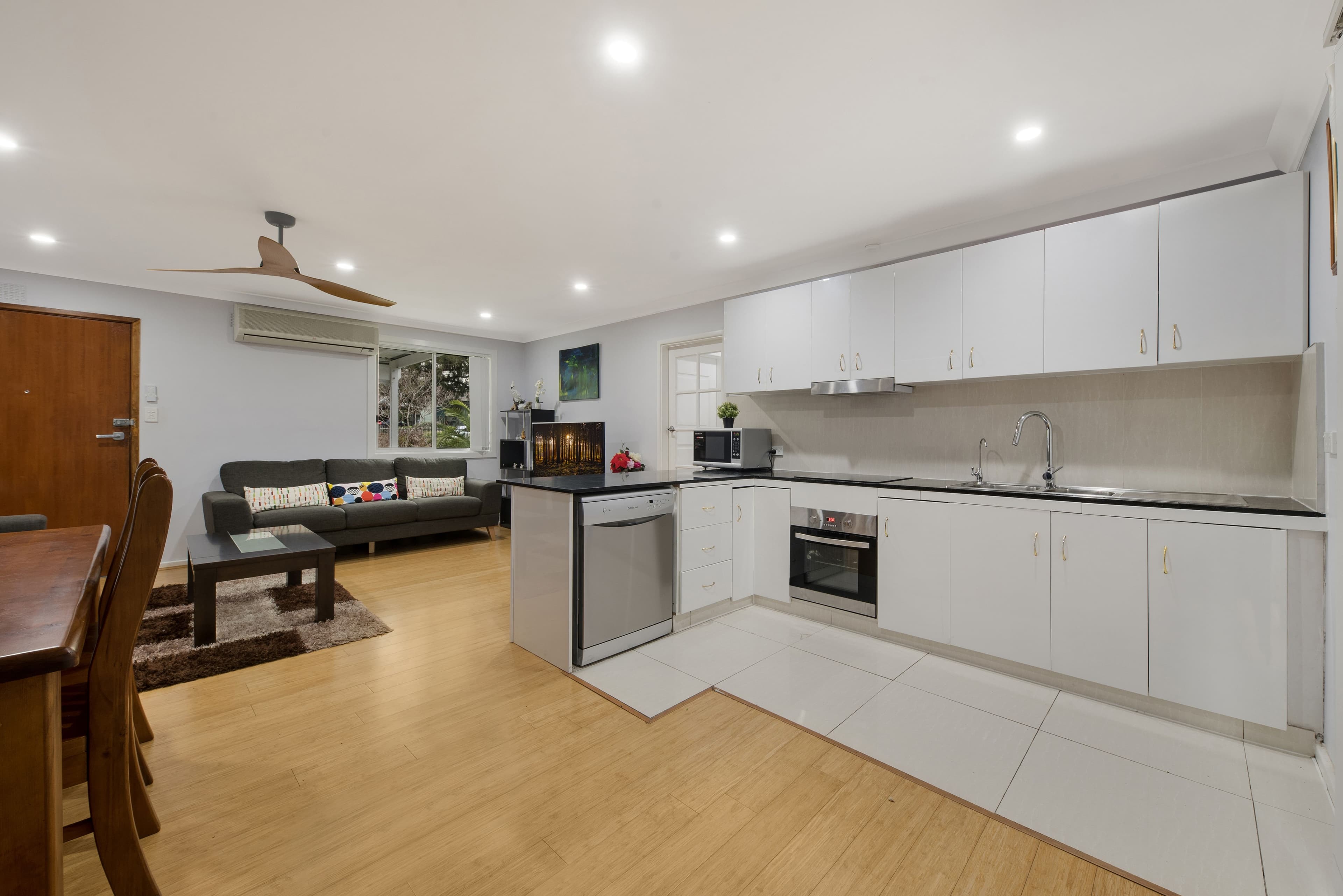 26 Tea Tree Crescent, Macquarie Fields - Thumbnail 2