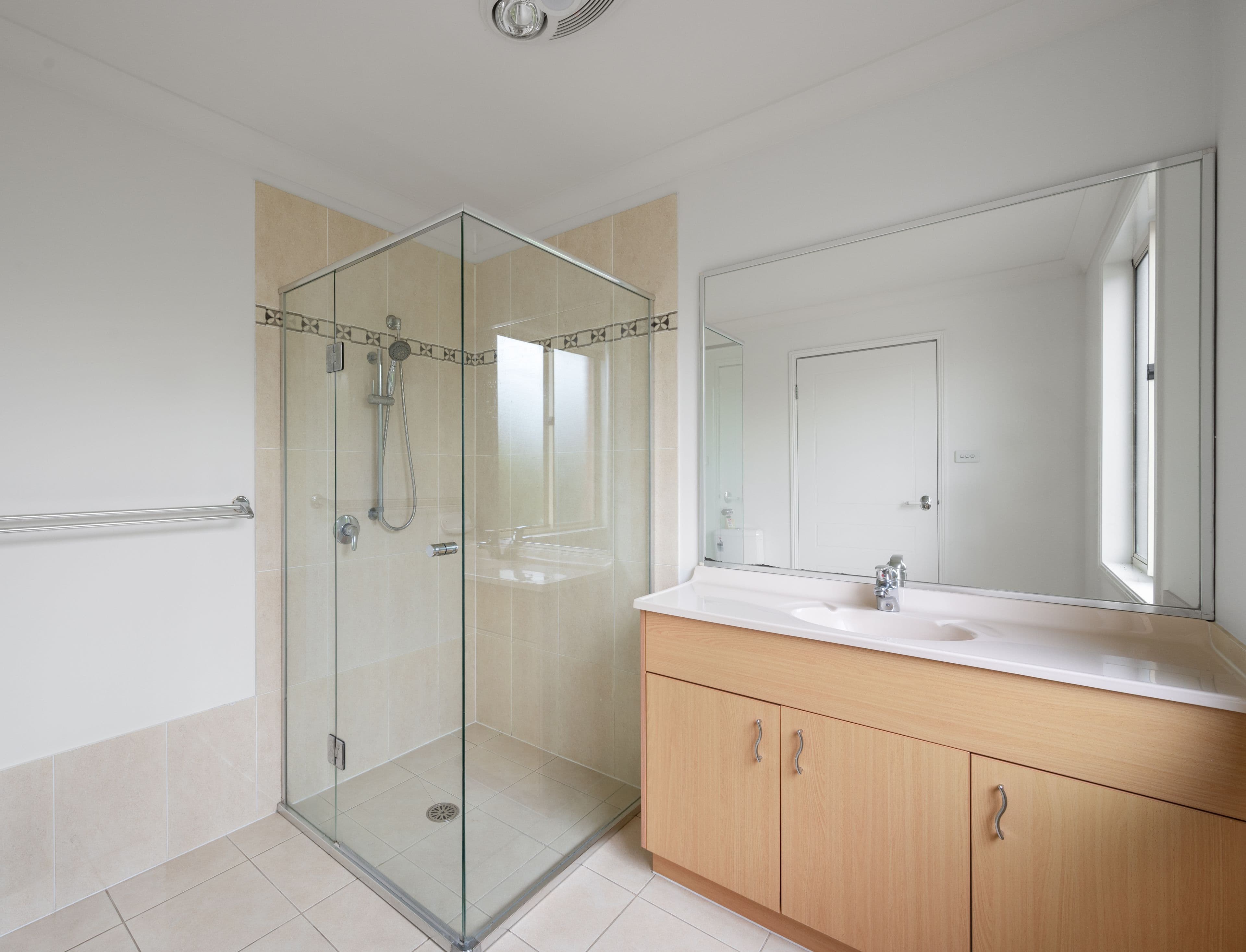 22 Railway Parade, Glenfield NSW 2167, Glenfield - Thumbnail 8