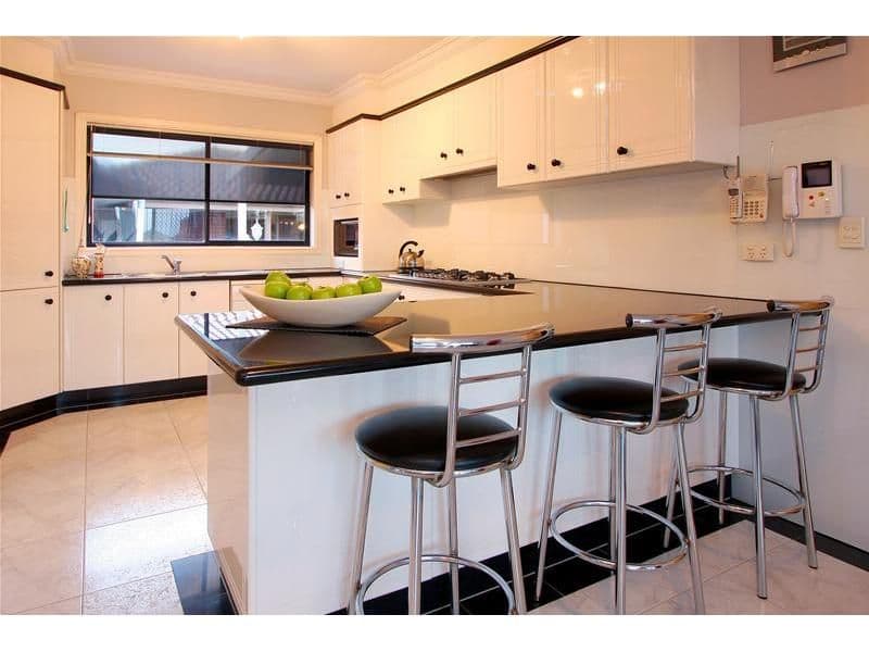 7 Caitlyn Court, BUNDOORA VIC 3083, Bundoora - Thumbnail 3