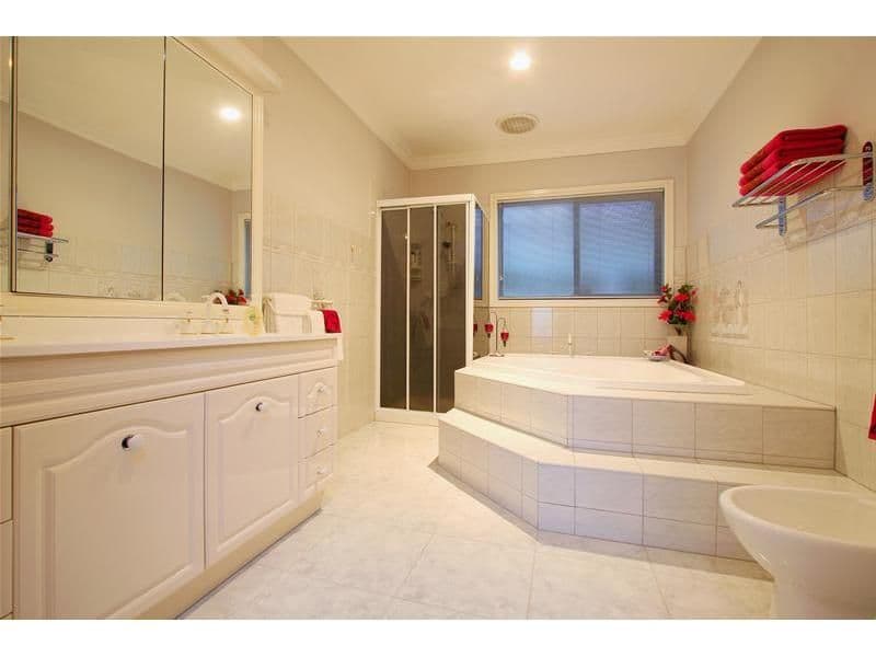 7 Caitlyn Court, BUNDOORA VIC 3083, Bundoora - Thumbnail 8