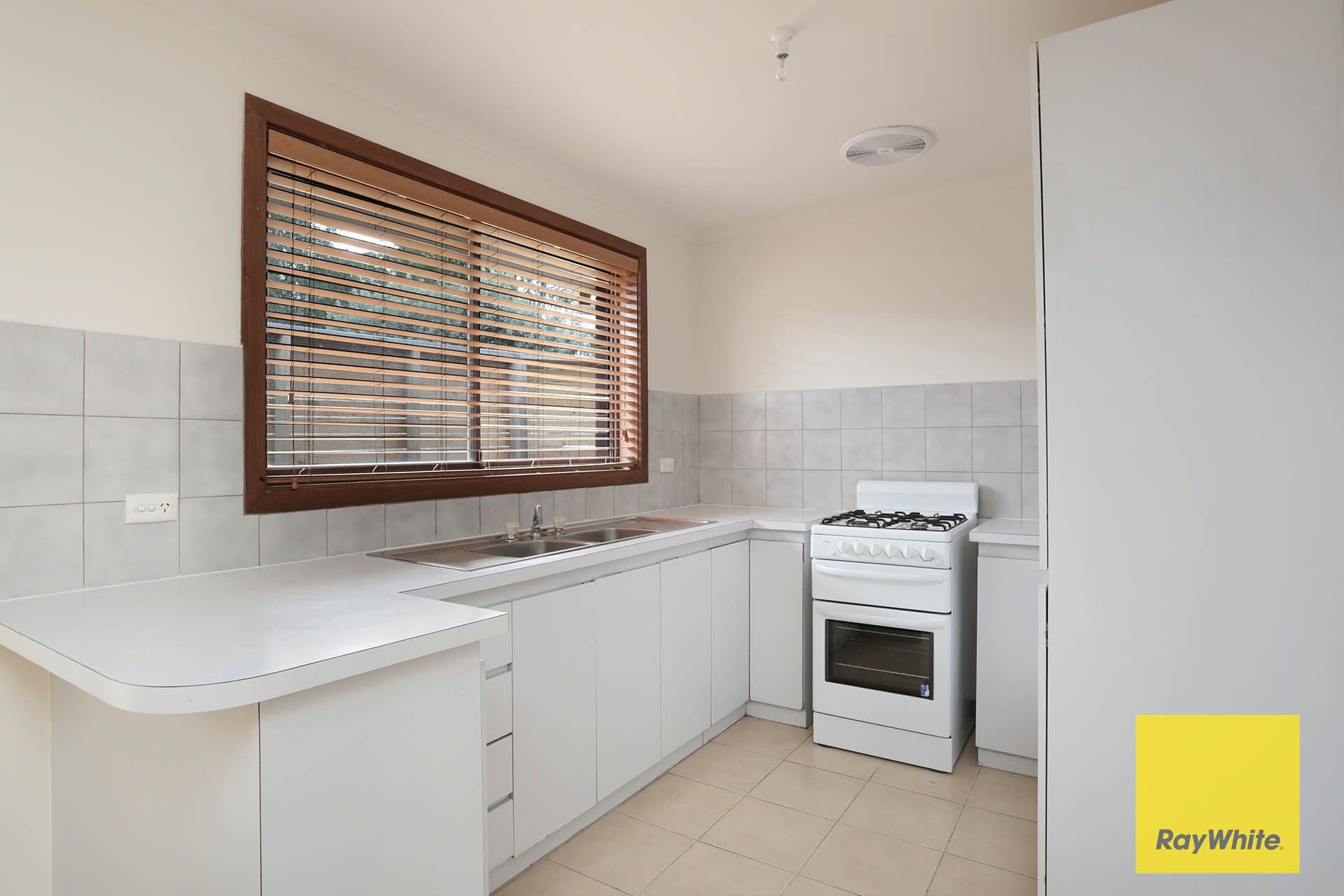 20 Oriole Drive, Point Cook VIC 3030, Point Cook - Thumbnail 2