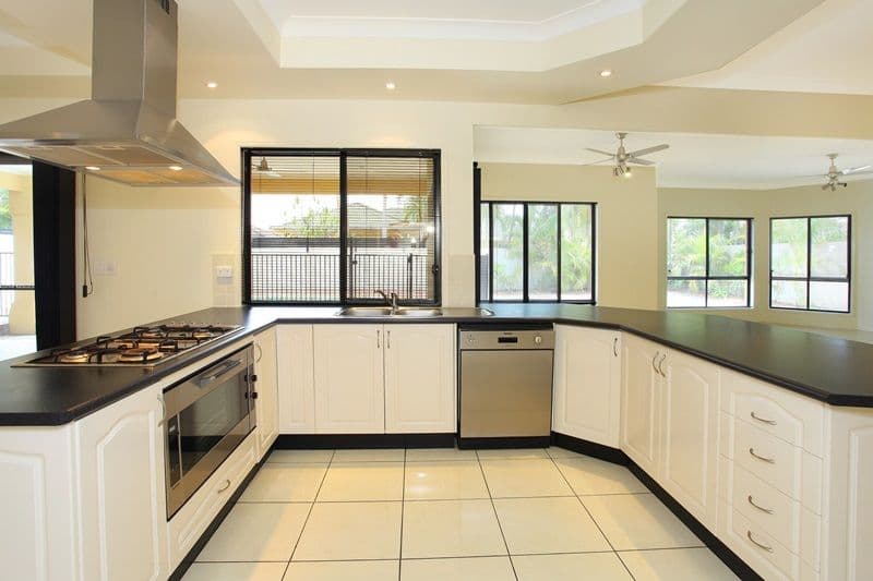 17 Calmwater Crescent, HELENSVALE QLD 4212, Helensvale - Thumbnail 4