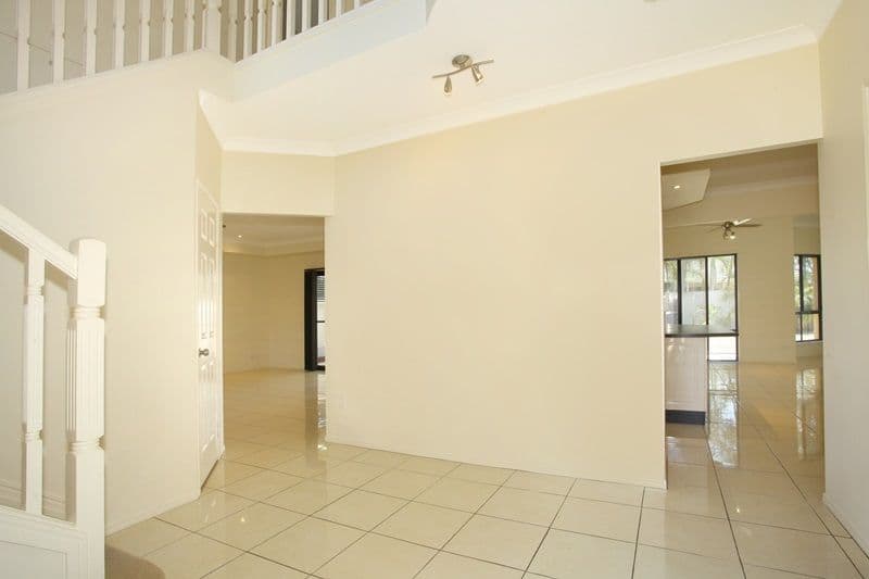 17 Calmwater Crescent, HELENSVALE QLD 4212, Helensvale - Thumbnail 6