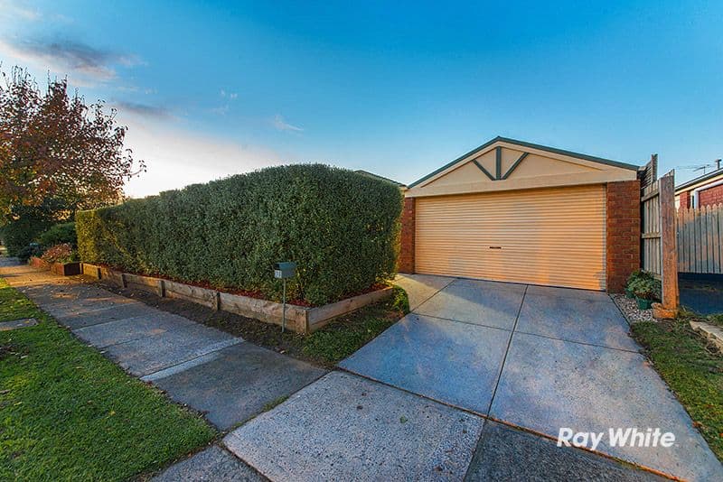 10 Tauna Place, Cranbourne West VIC 3977, Cranbourne West - Thumbnail 2
