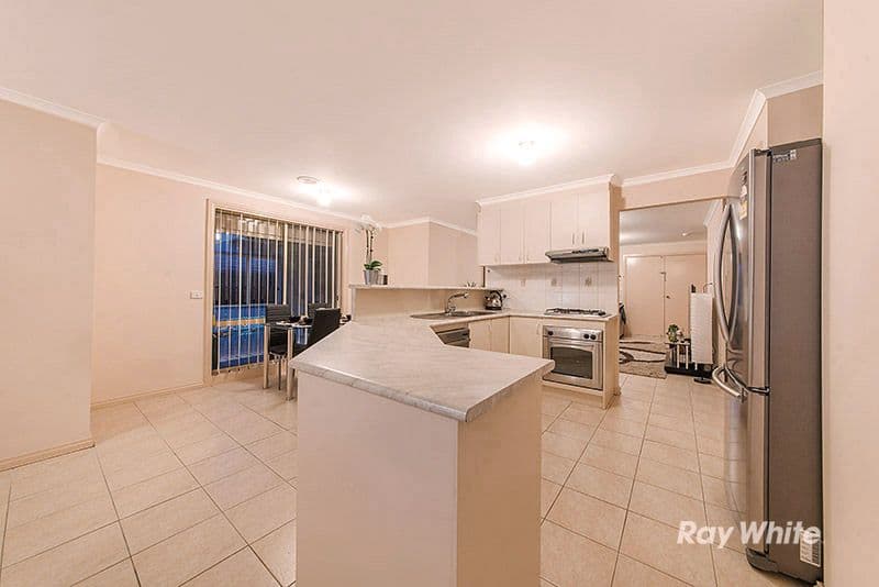 10 Tauna Place, Cranbourne West VIC 3977, Cranbourne West - Thumbnail 3