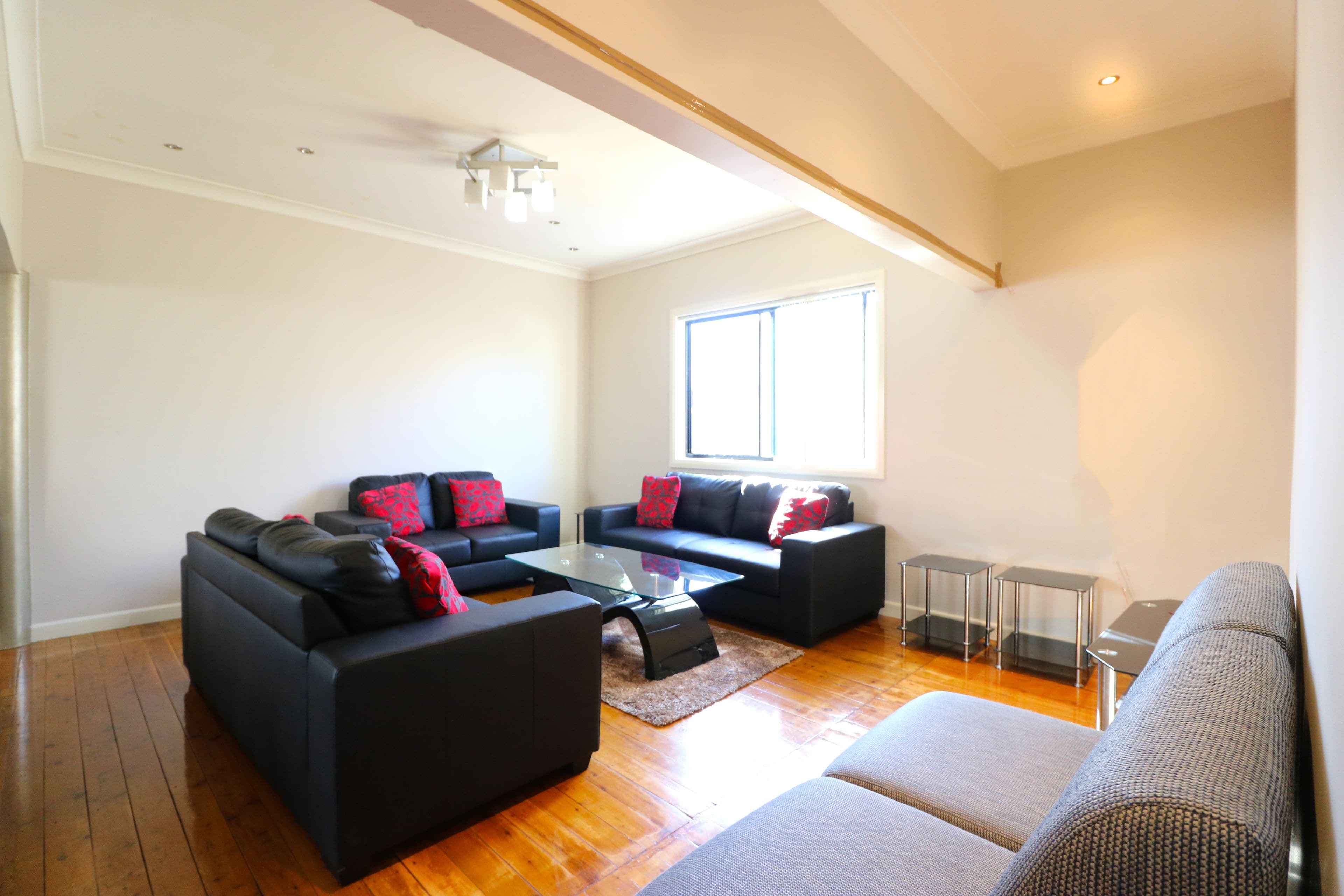 18 Myddleton Avenue, Fairfield - Thumbnail 2