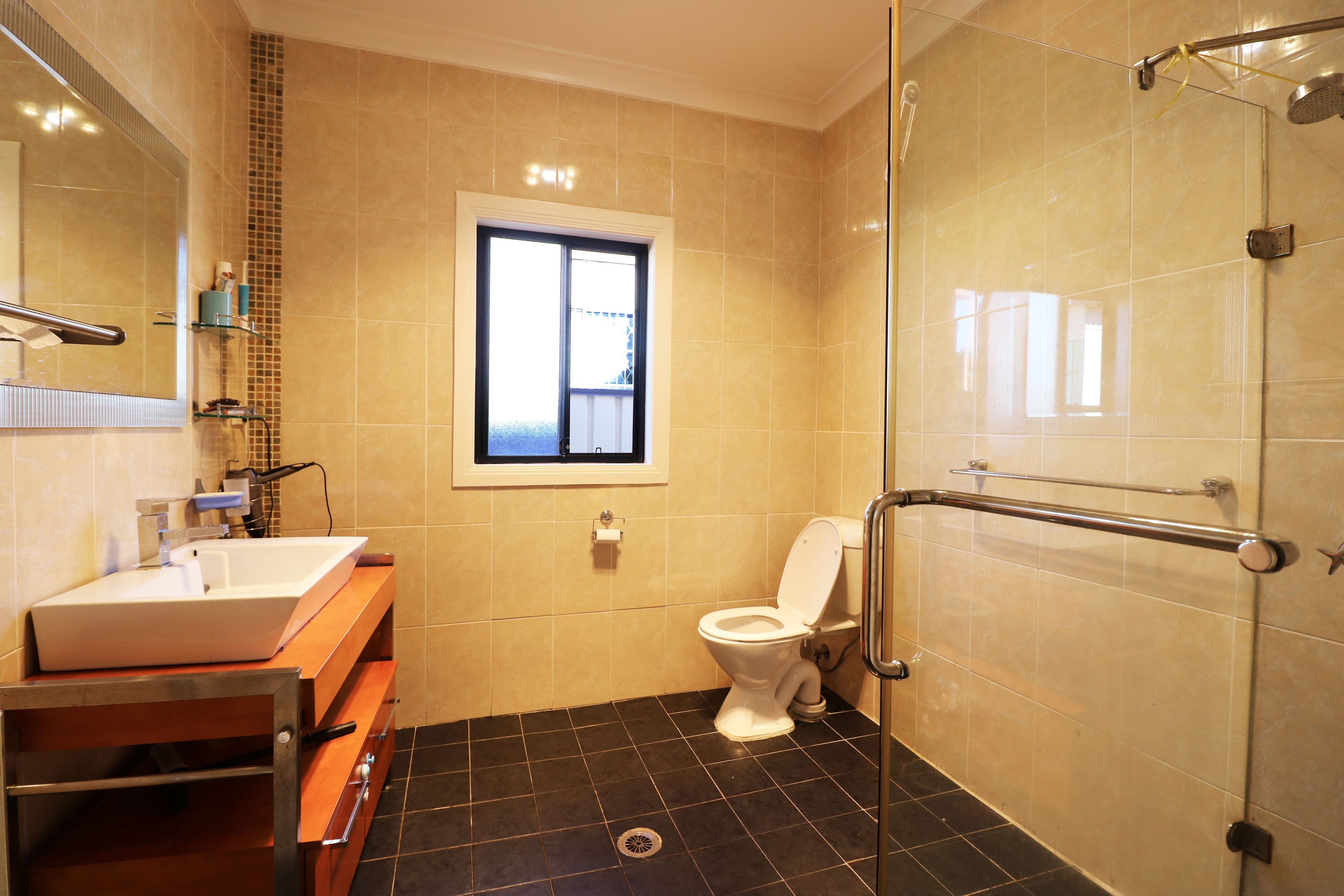 18 Myddleton Avenue, Fairfield - Thumbnail 4