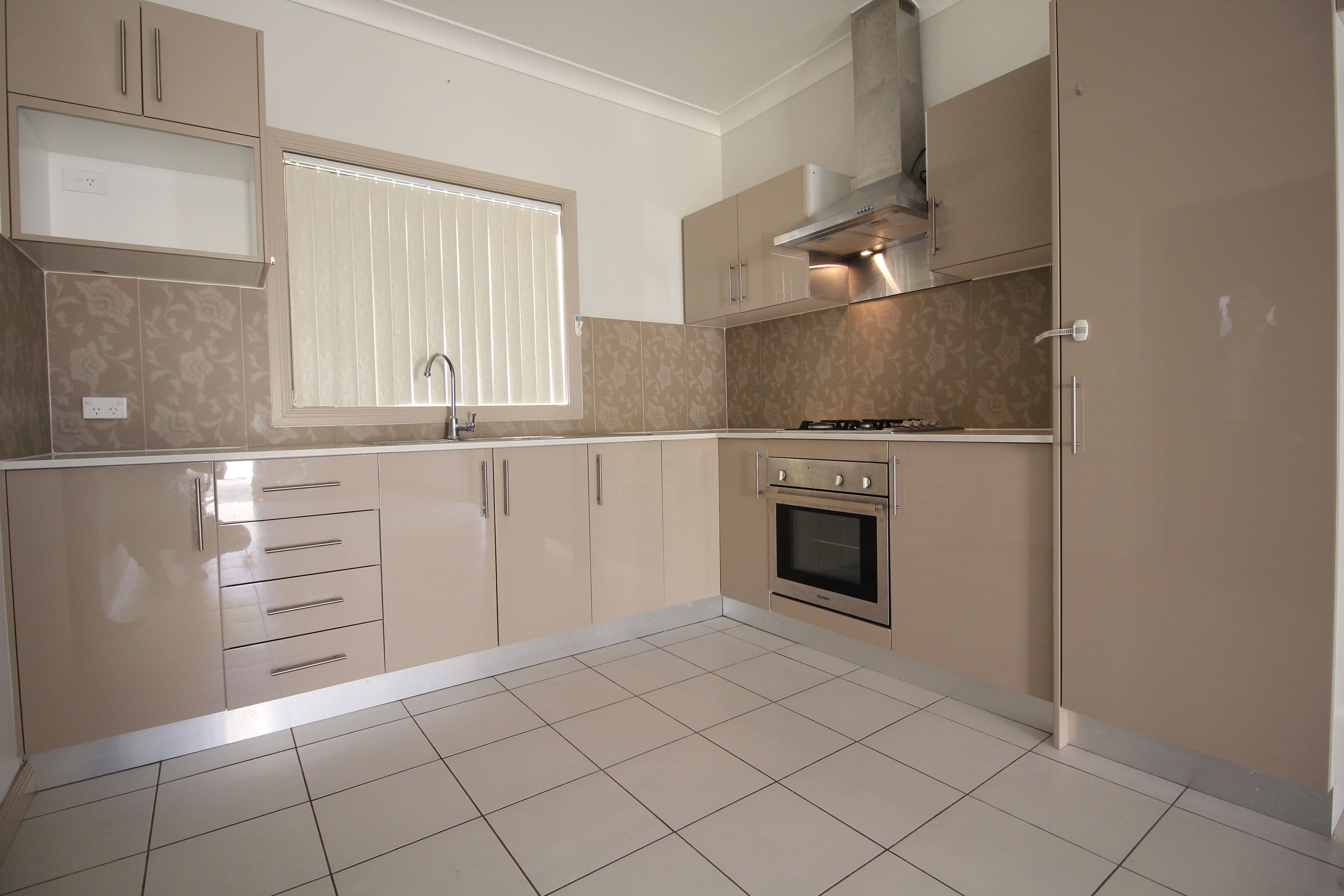 18 Myddleton Avenue, Fairfield - Thumbnail 8