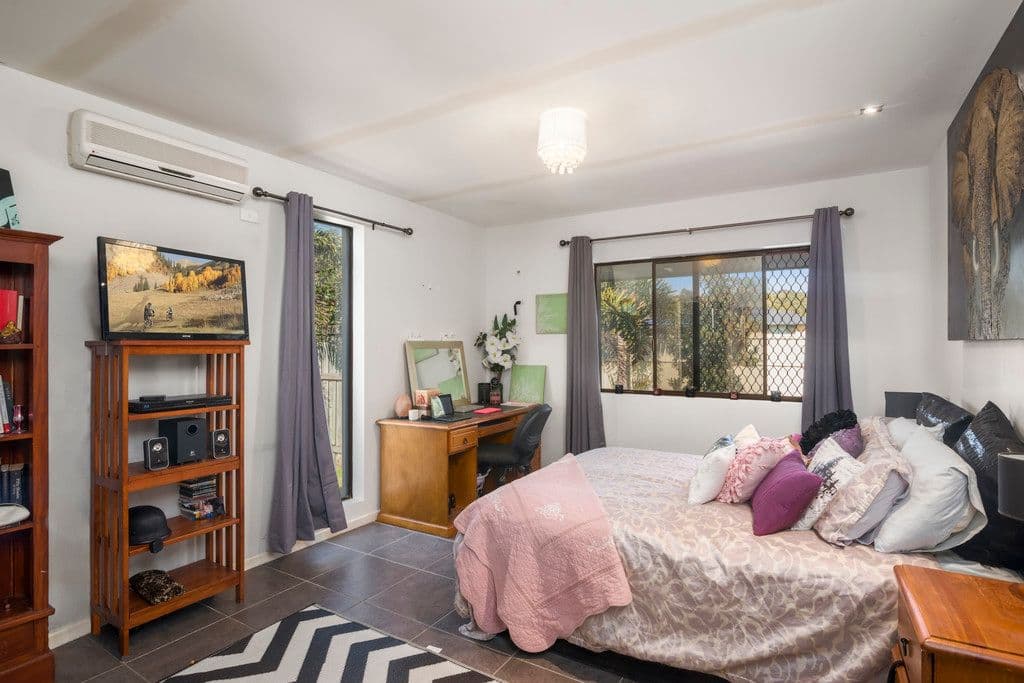 35 Coolibah Drive, Palm Beach QLD 4221, Palm Beach - Thumbnail 5