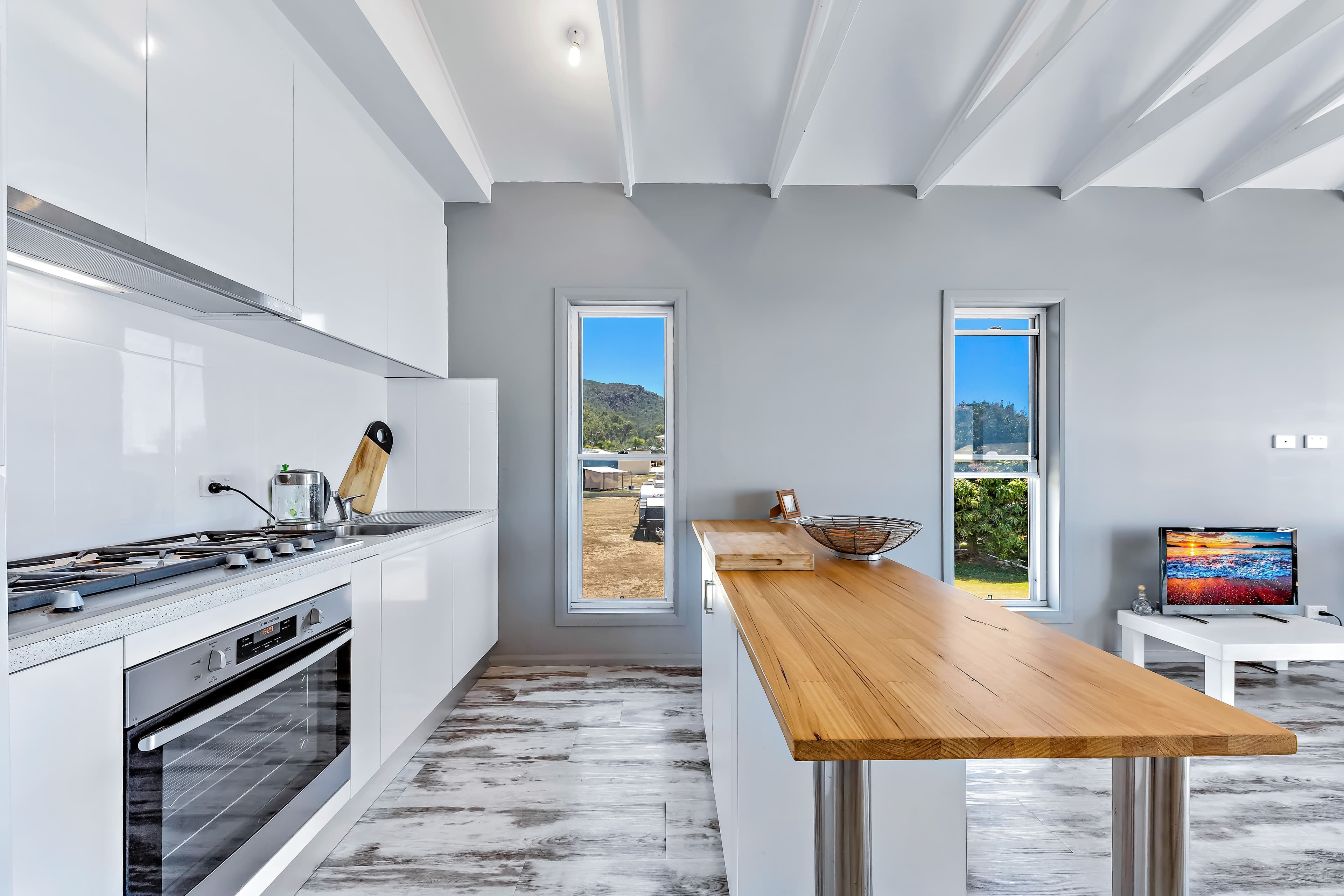6 Olden Court, Hideaway Bay QLD 4800, Hideaway Bay - Thumbnail 4