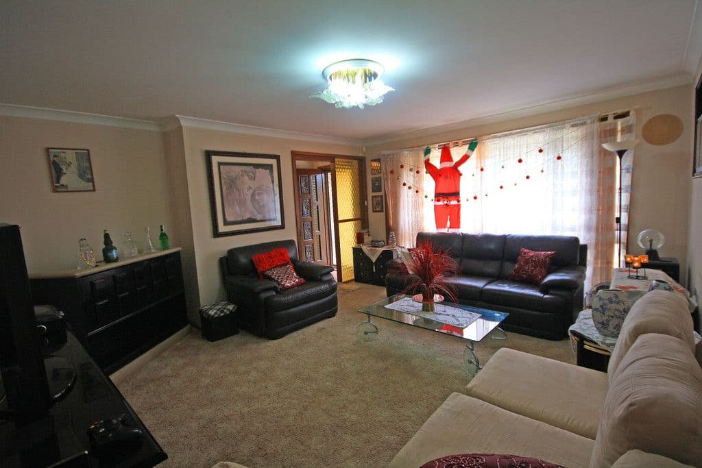 8 Chaperon Crescent, Minto - Thumbnail 4
