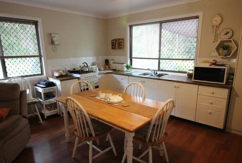 9 Donelly Street, Mount Perry QLD 4671, Mount Perry - Thumbnail 2