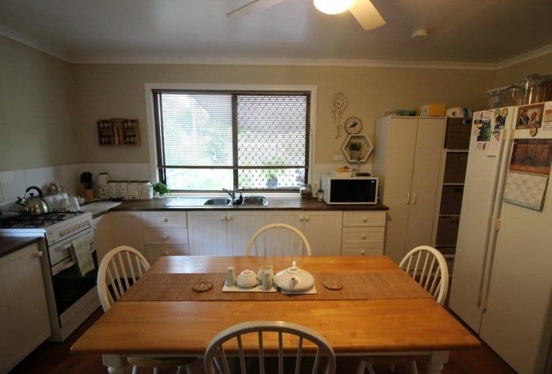 9 Donelly Street, Mount Perry QLD 4671, Mount Perry - Thumbnail 3