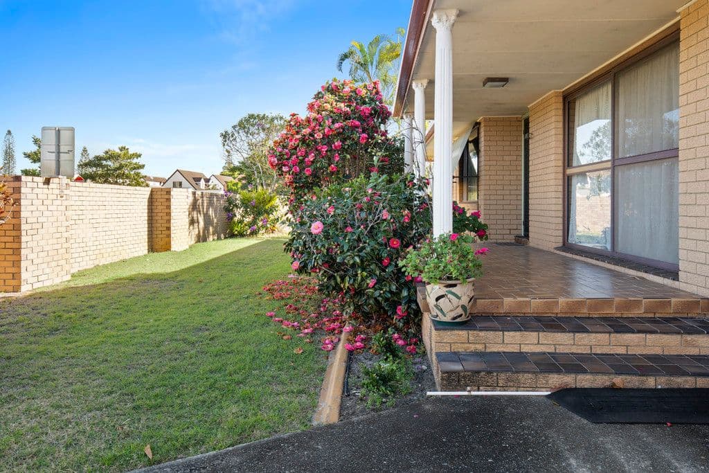 69 Surfers Avenue, Mermaid Waters QLD 4218, Mermaid Waters - Thumbnail 3