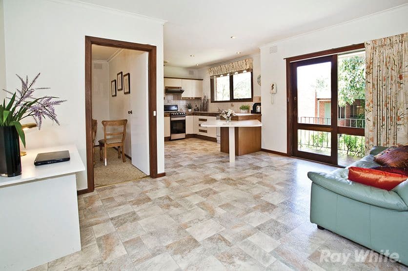 52 Guinevere Parade, GLEN WAVERLEY VIC 3150, Glen Waverley - Thumbnail 3