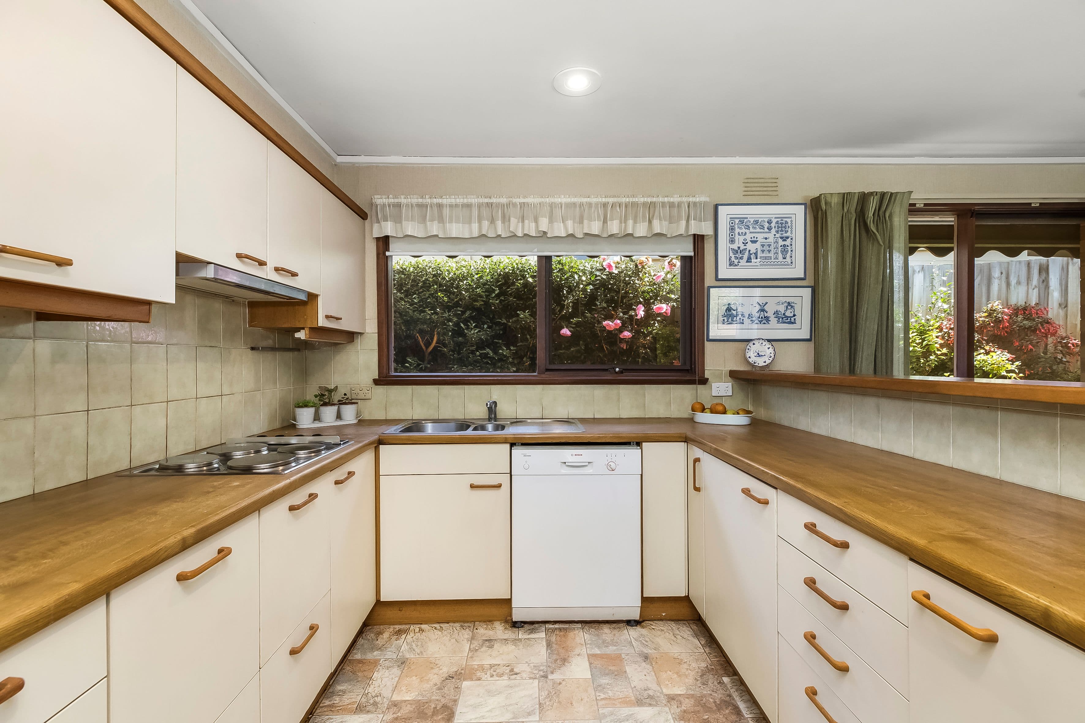 23 Rowitta Drive, Glen Waverley VIC 3150, Glen Waverley - Thumbnail 3