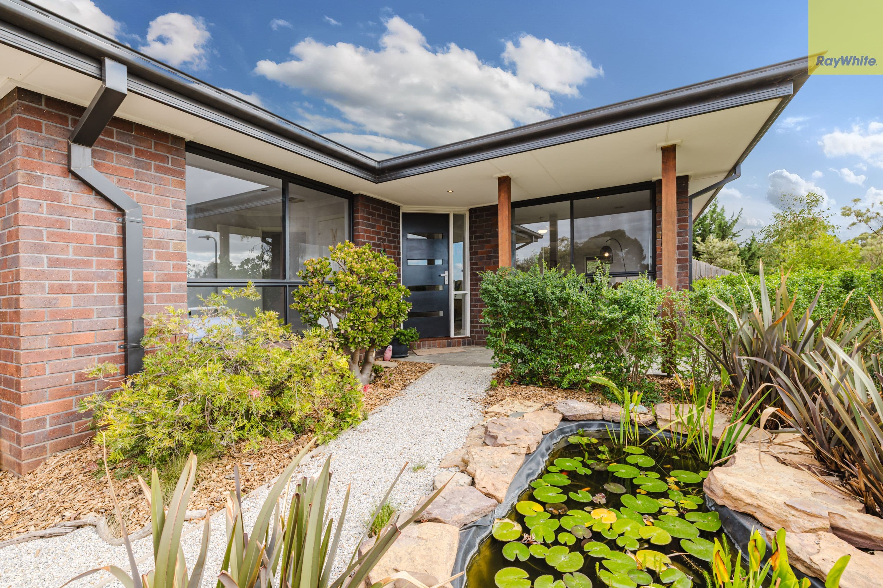 2 Currington Crescent, Darley VIC 3340, Darley - Thumbnail 2
