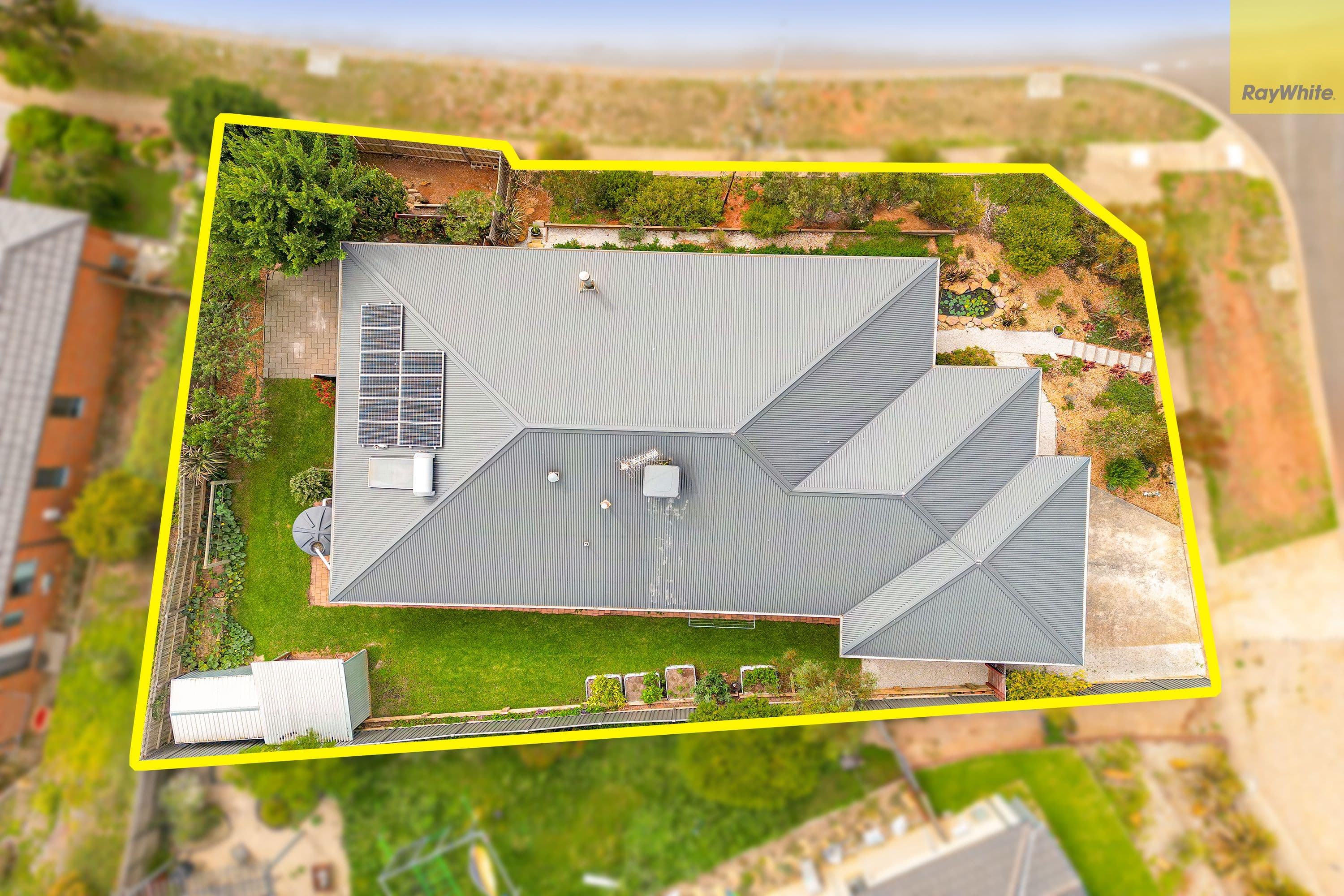 2 Currington Crescent, Darley VIC 3340, Darley - Thumbnail 3