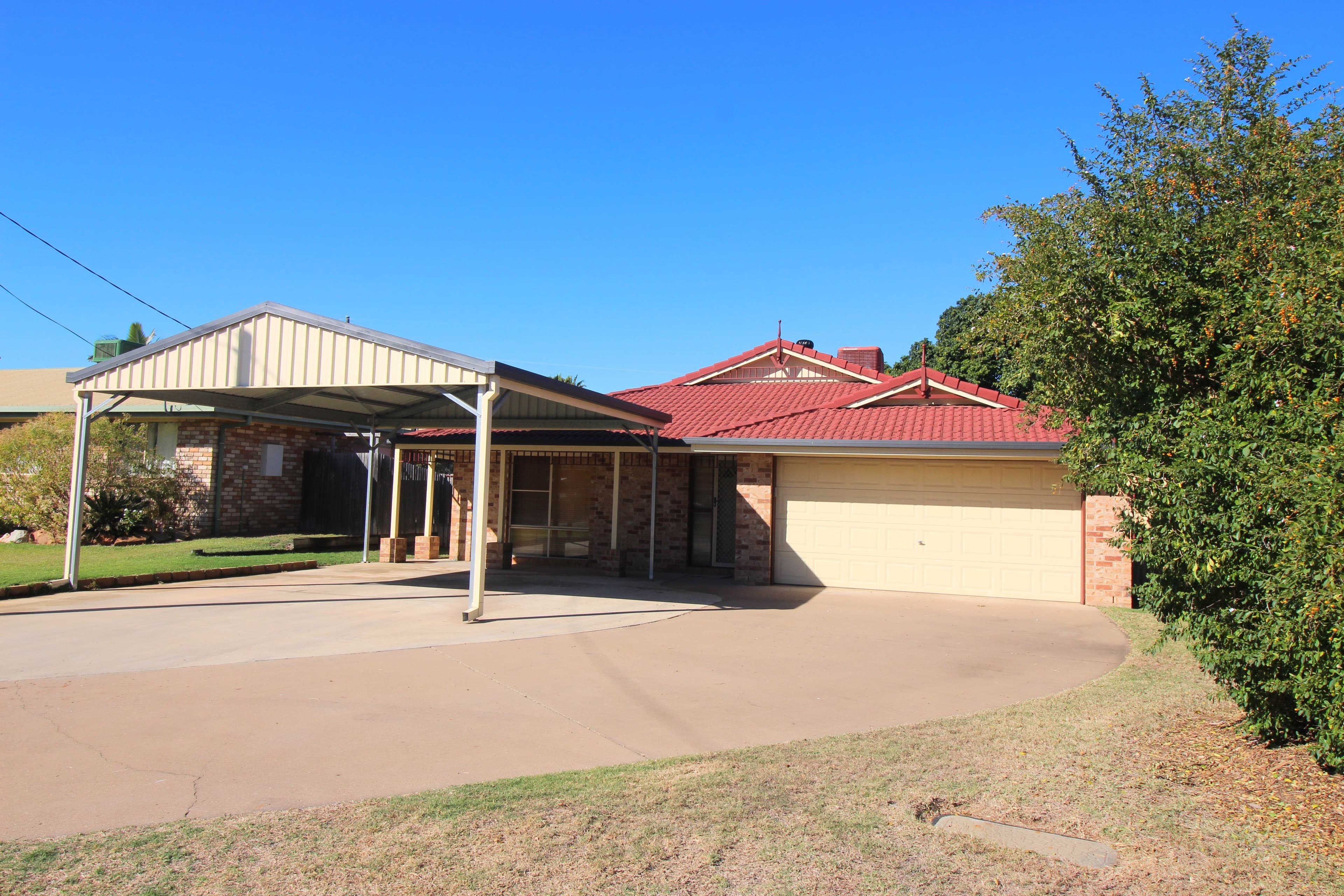 10 Crinum Crescent, Emerald QLD 4720, Emerald - Image 1