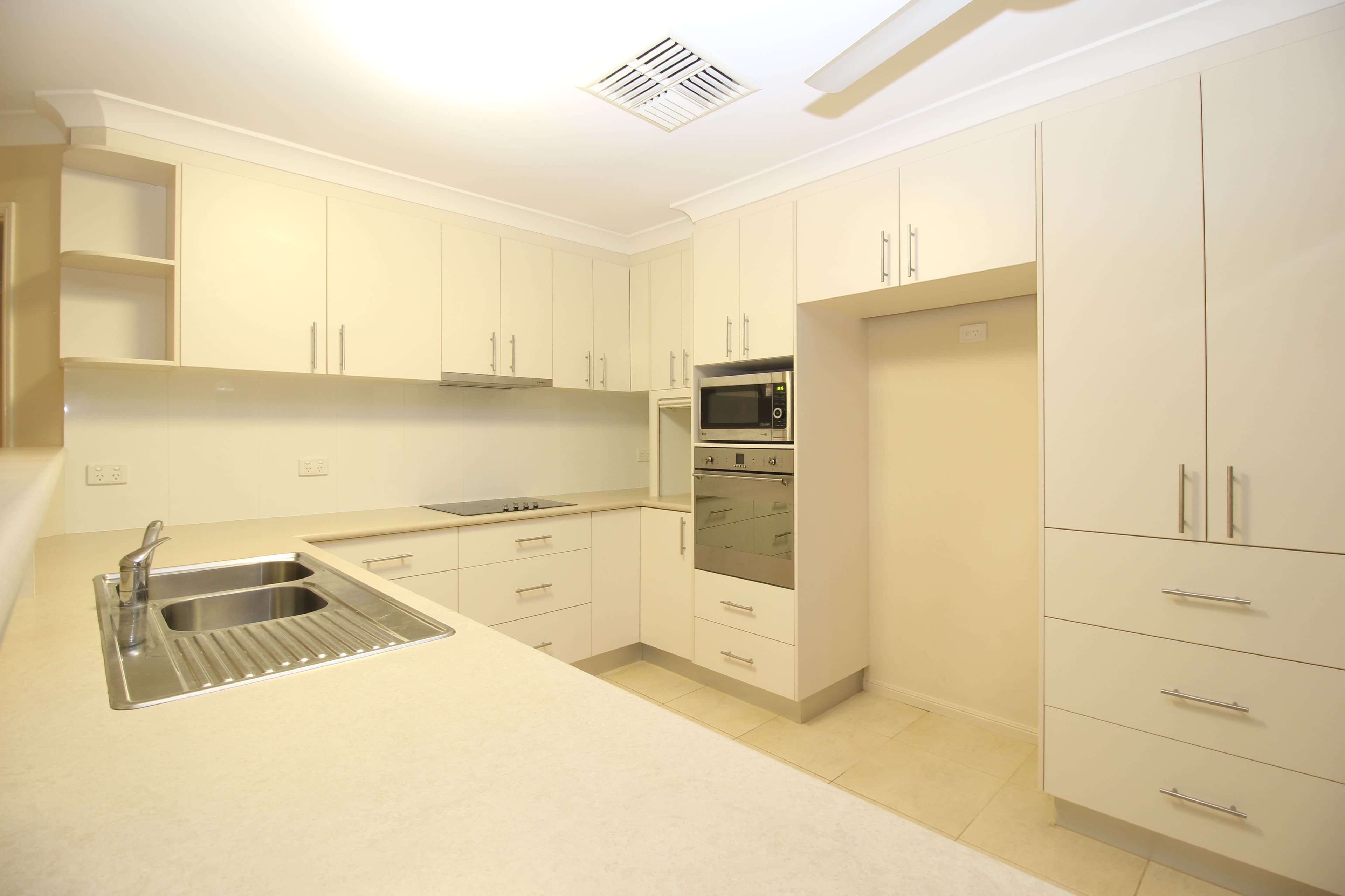 10 Crinum Crescent, Emerald QLD 4720, Emerald - Thumbnail 3
