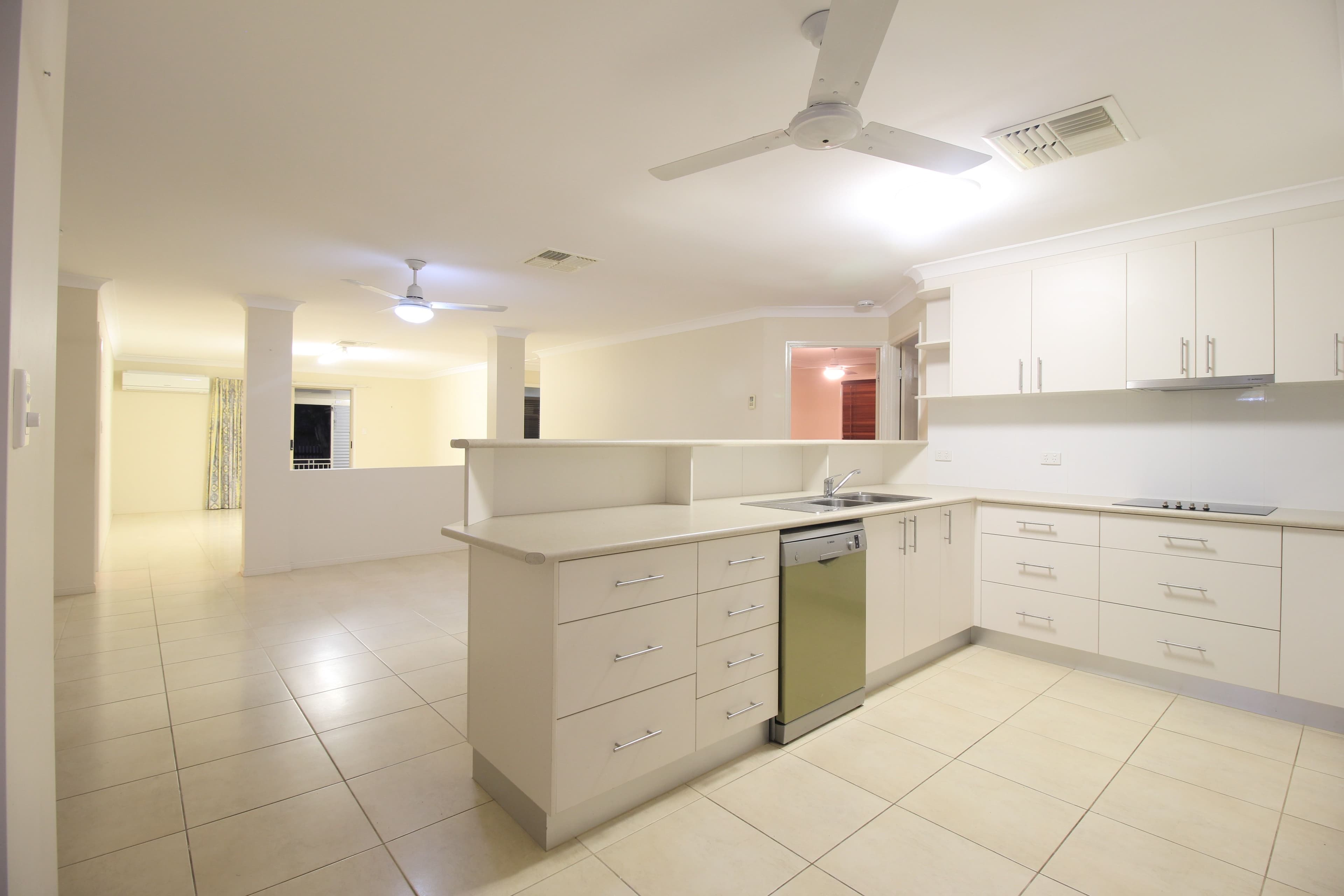 10 Crinum Crescent, Emerald QLD 4720, Emerald - Thumbnail 6