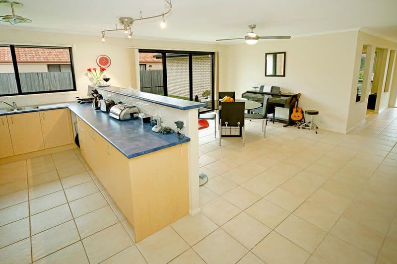 9 Catchlove Street, MAUDSLAND QLD 4210, Maudsland - Thumbnail 5