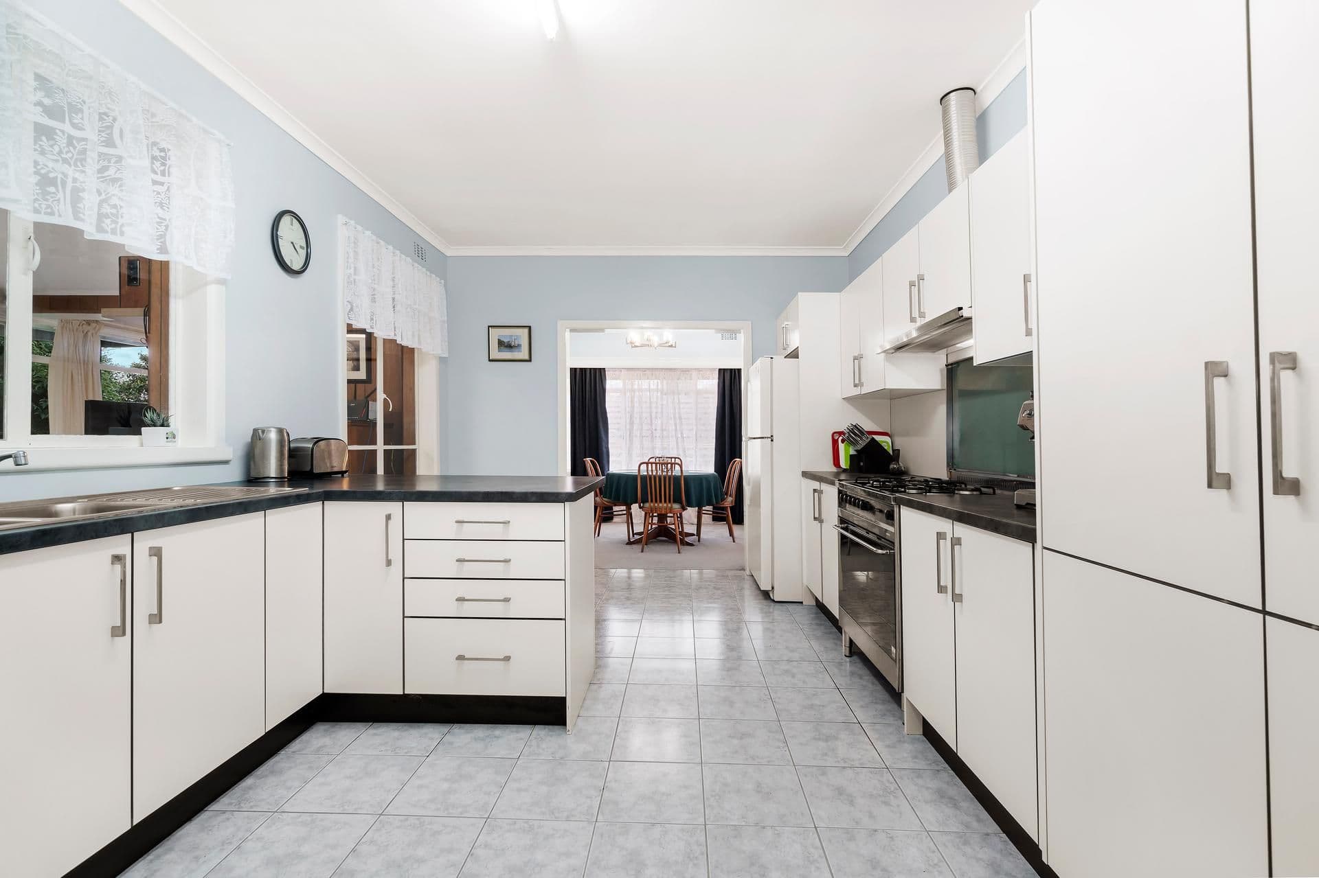 27 Linden Street, Box Hill South VIC 3128, Box Hill South - Thumbnail 2