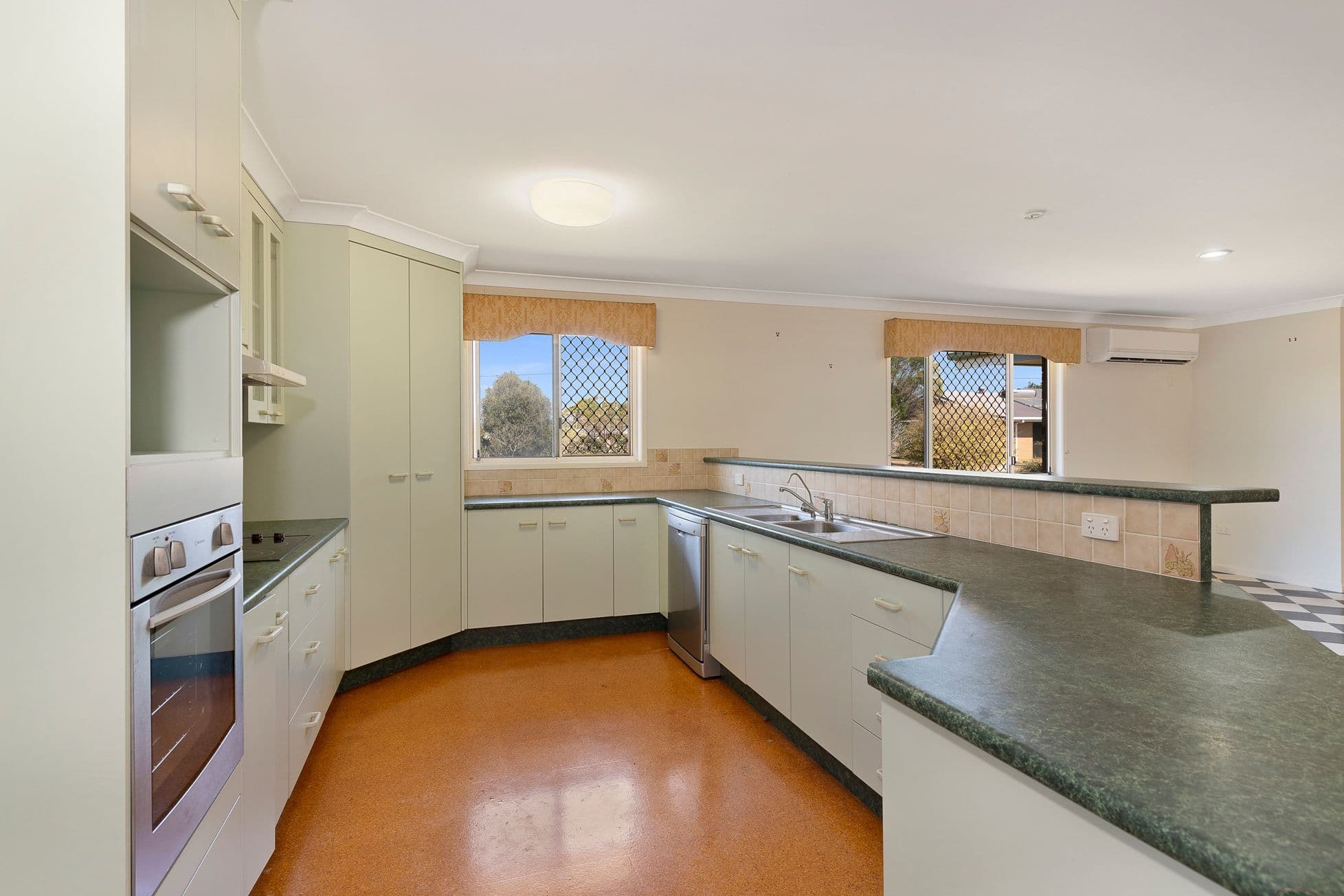 6 Peggs Road, Oakwood QLD 4670, Oakwood - Thumbnail 6