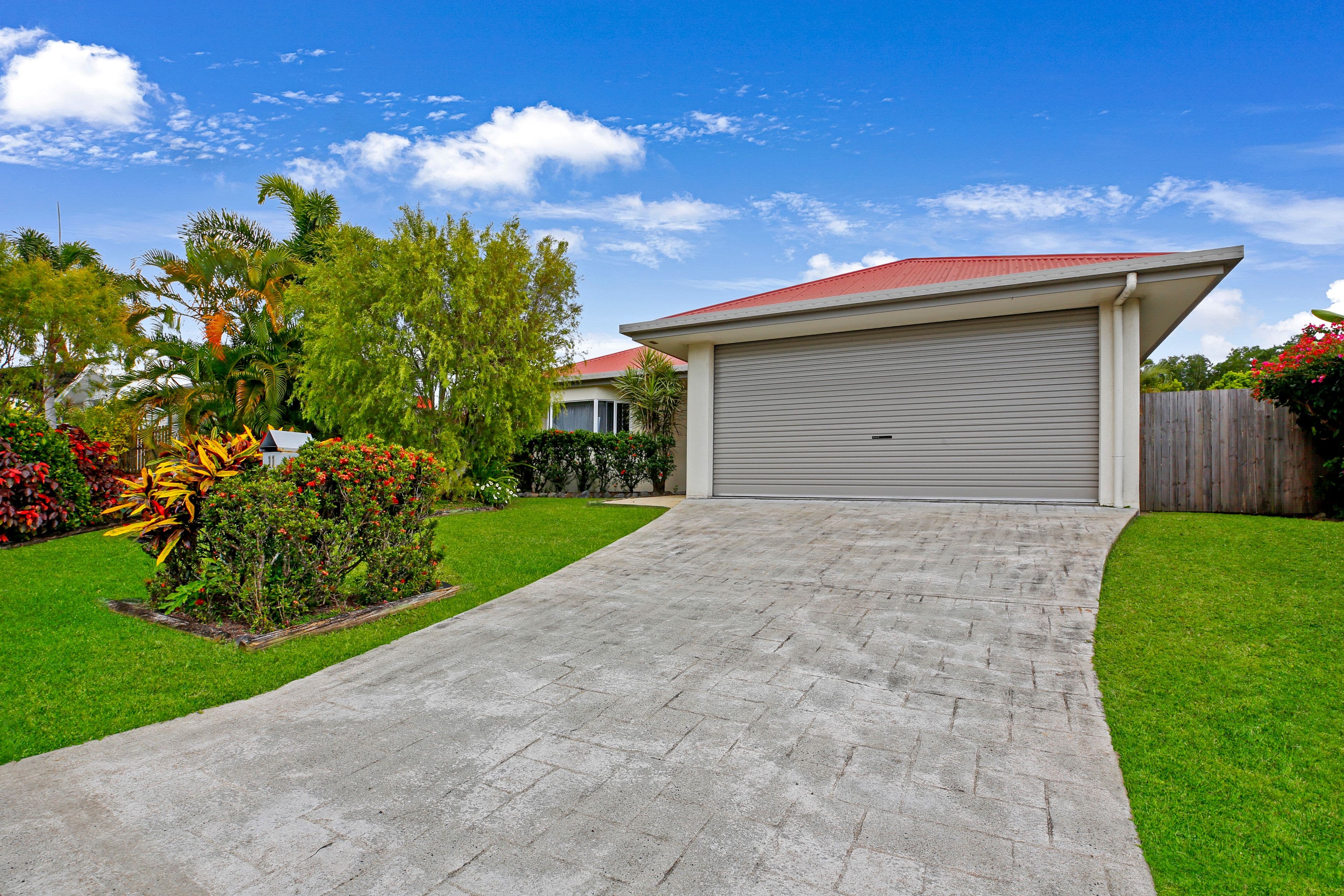 1 Doonie Way, Pakenham VIC 3810, Pakenham - Thumbnail 2