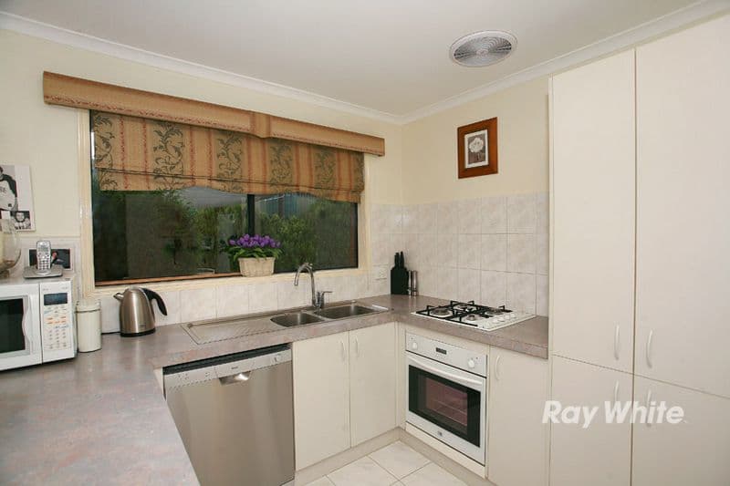 26 Bates Street, CRANBOURNE VIC 3977, Cranbourne West - Thumbnail 3