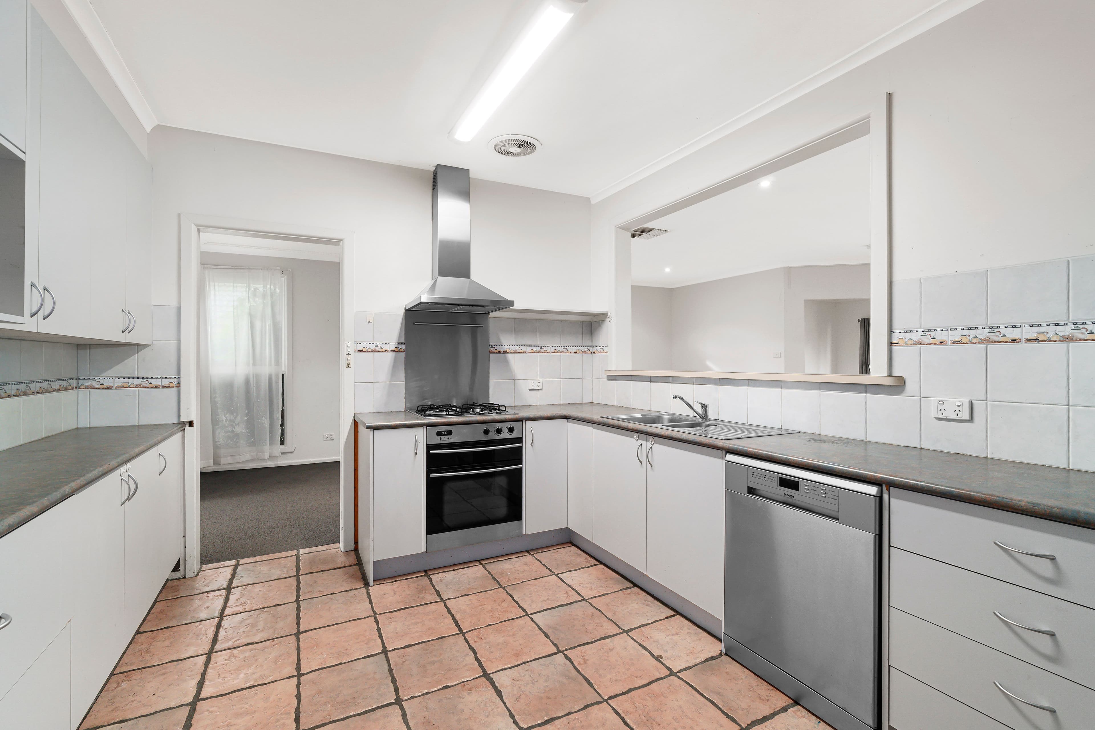 16 Sinclair Road, Bayswater VIC 3153, Bayswater - Thumbnail 5