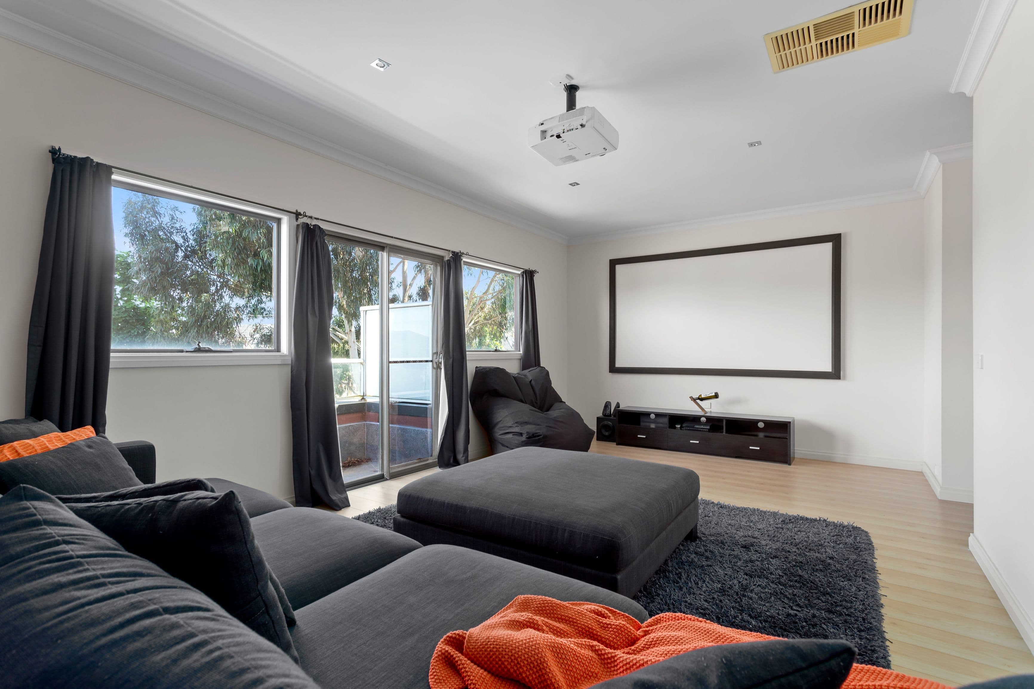 11 Cobb Street, South Morang VIC 3752, South Morang - Thumbnail 8