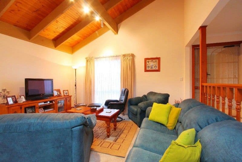 20 Sieben Close, MILL PARK VIC 3082, Mill Park - Thumbnail 2