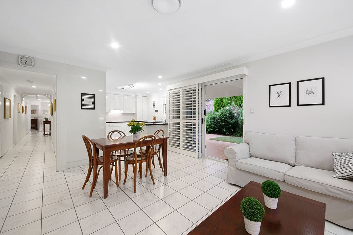 15 Bowles Street, Mount Ommaney QLD 4074, Mount Ommaney - Thumbnail 2